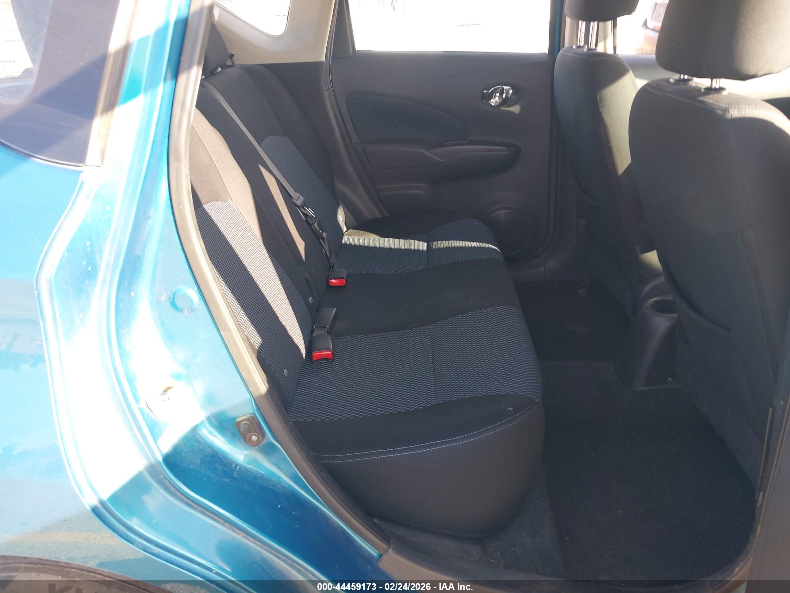 NISSAN VERSA image 8