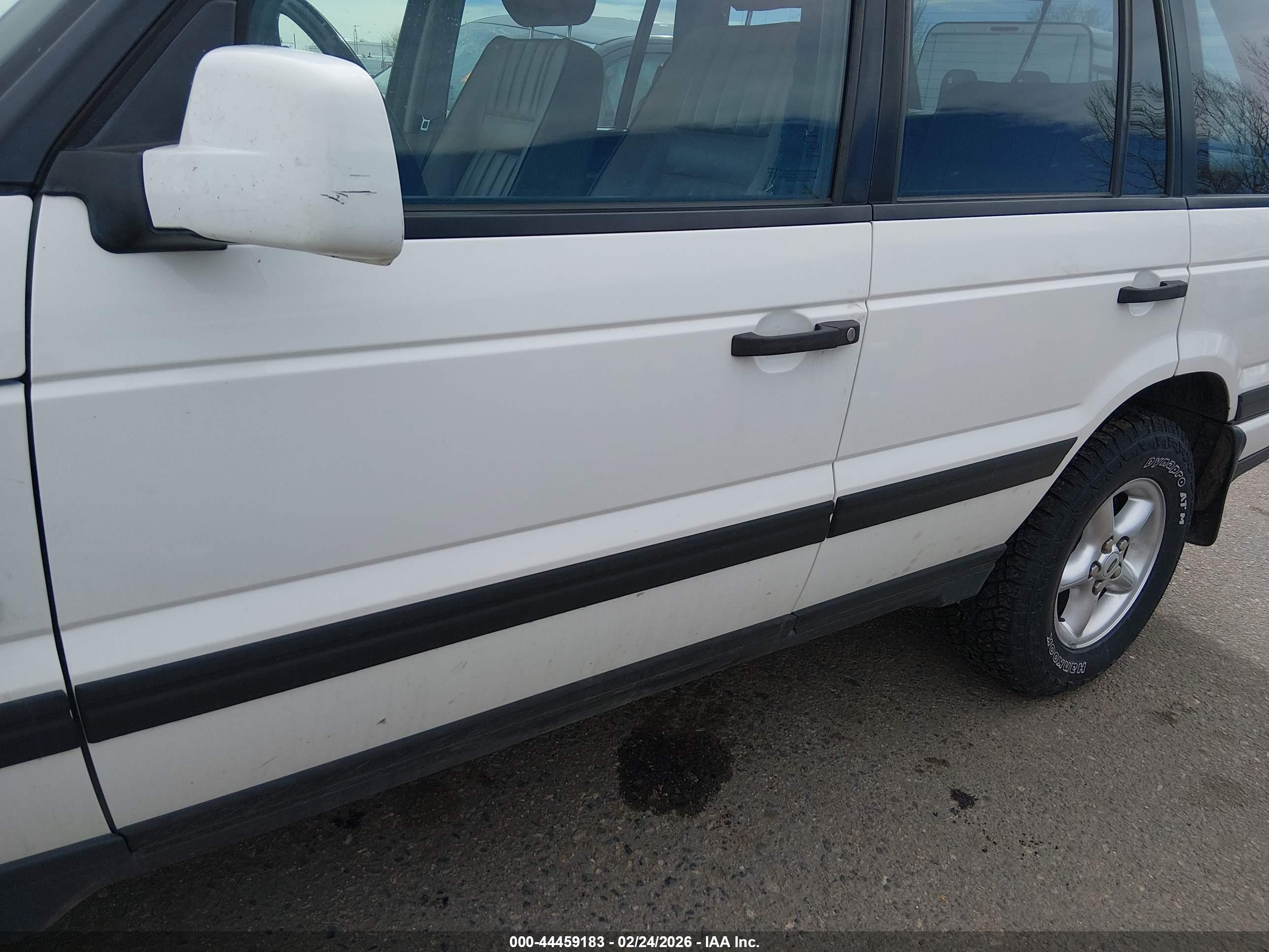 LAND ROVER image 6