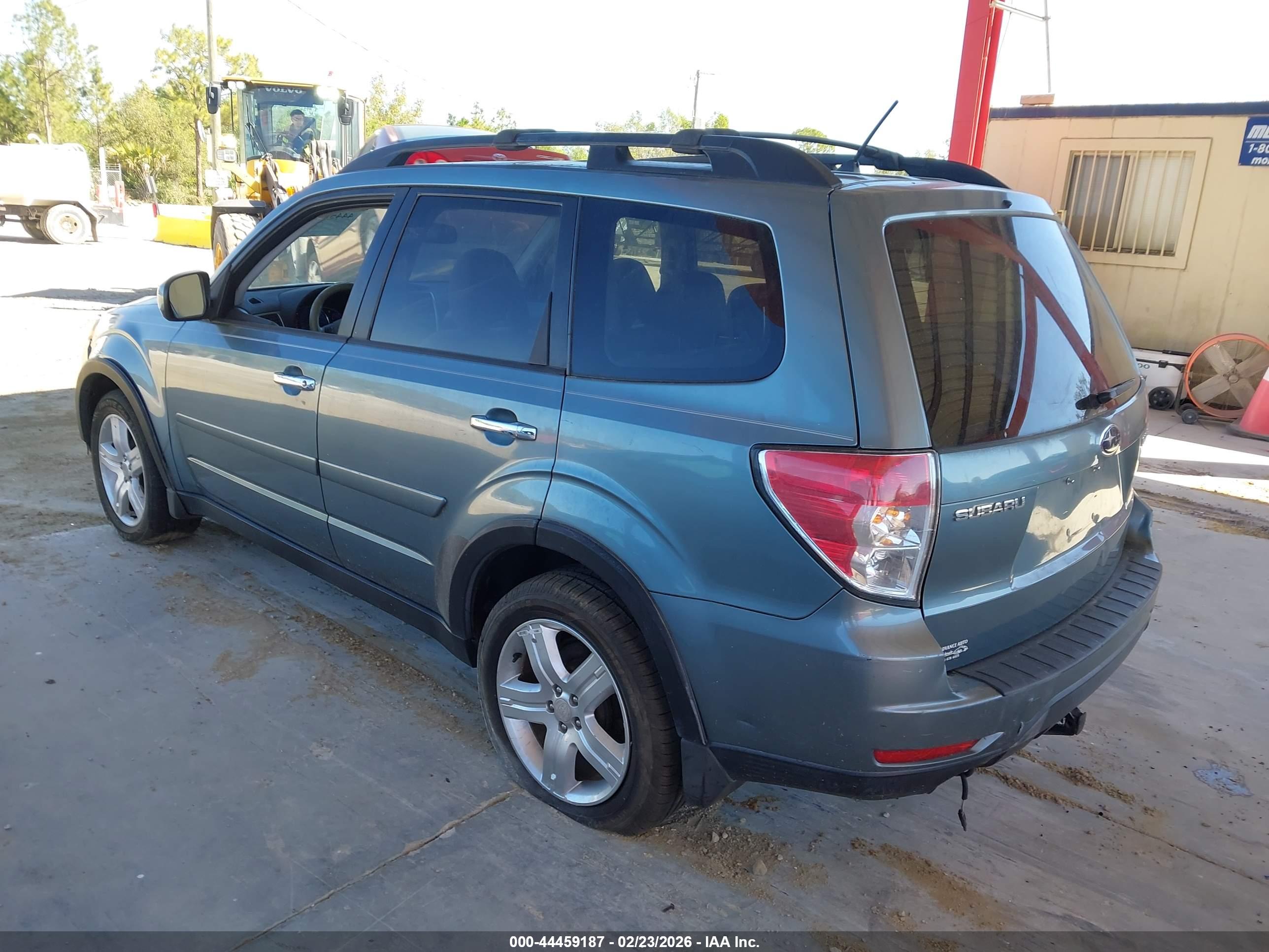 SUBARU FORESTER image 3