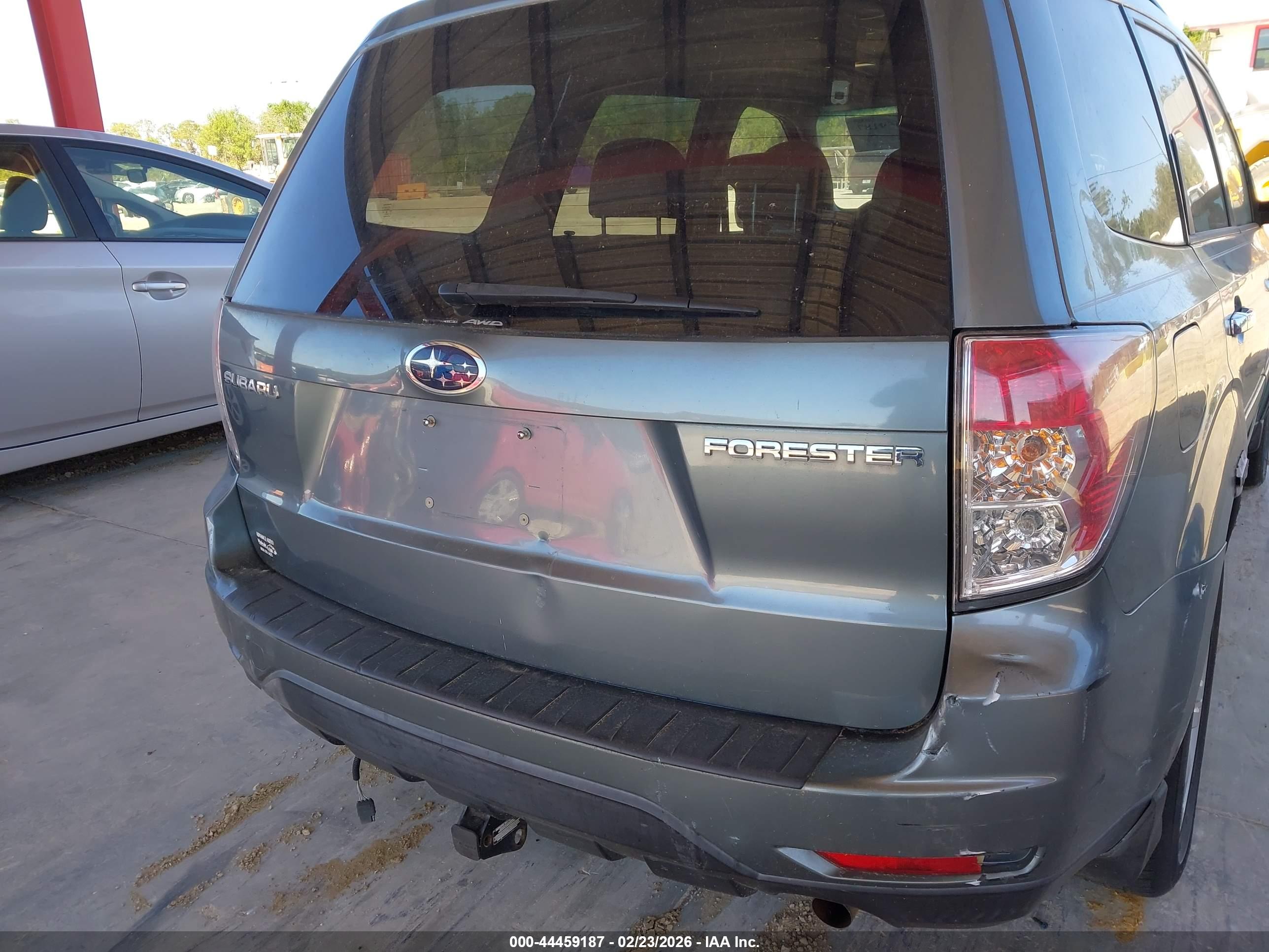 SUBARU FORESTER image 6