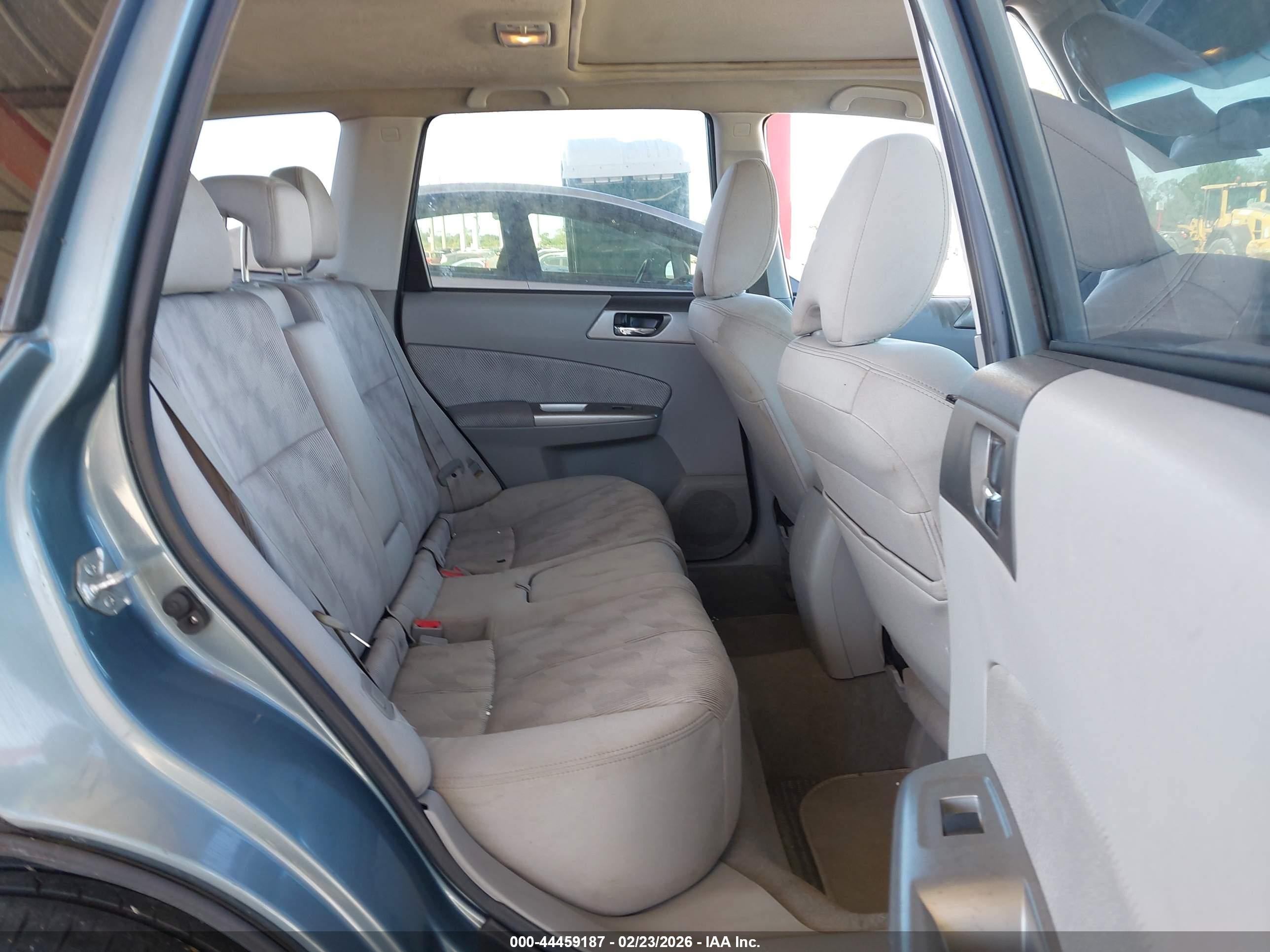 SUBARU FORESTER image 8