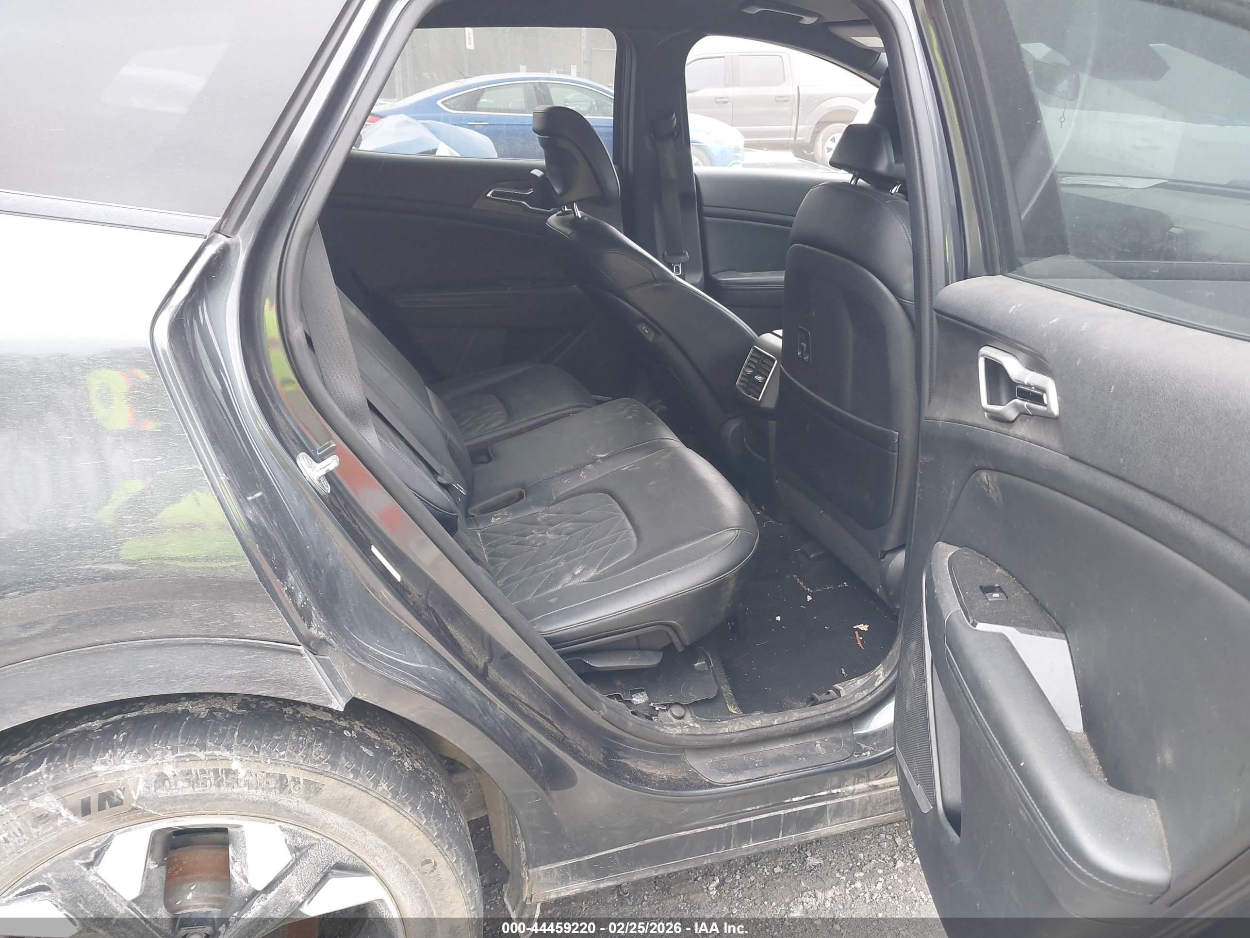 KIA SPORTAGE image 8