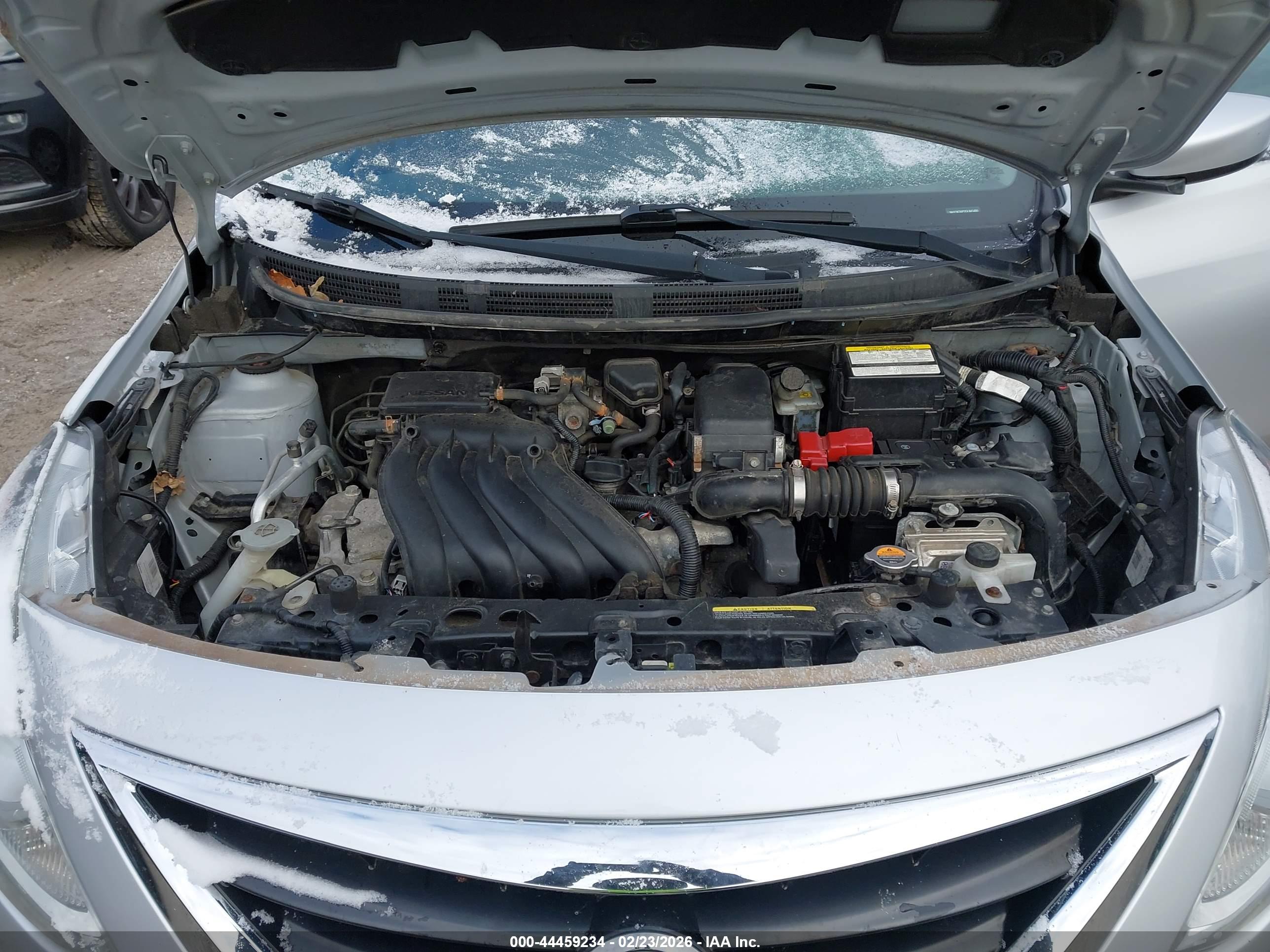 NISSAN VERSA image 10