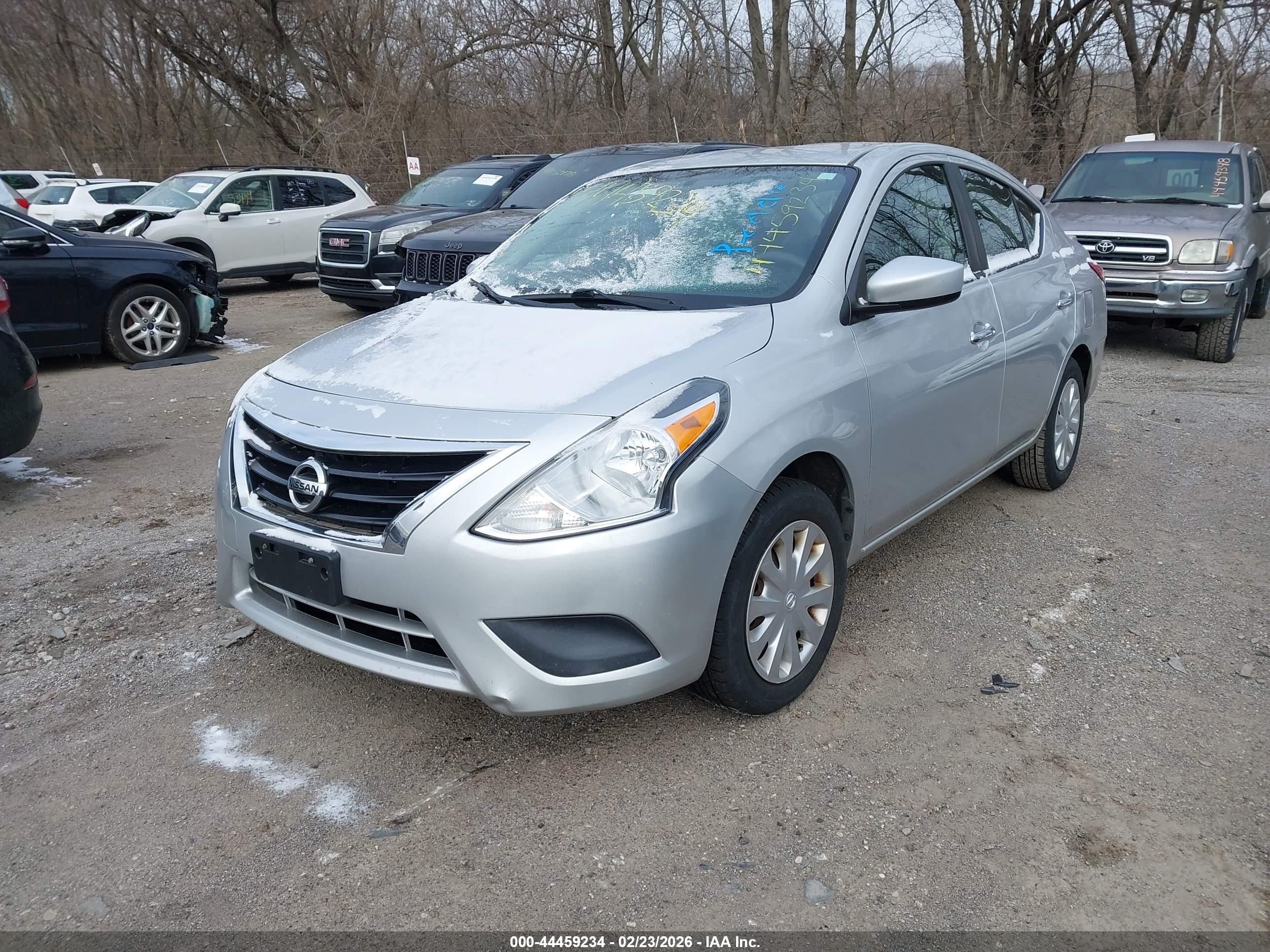 NISSAN VERSA image 2