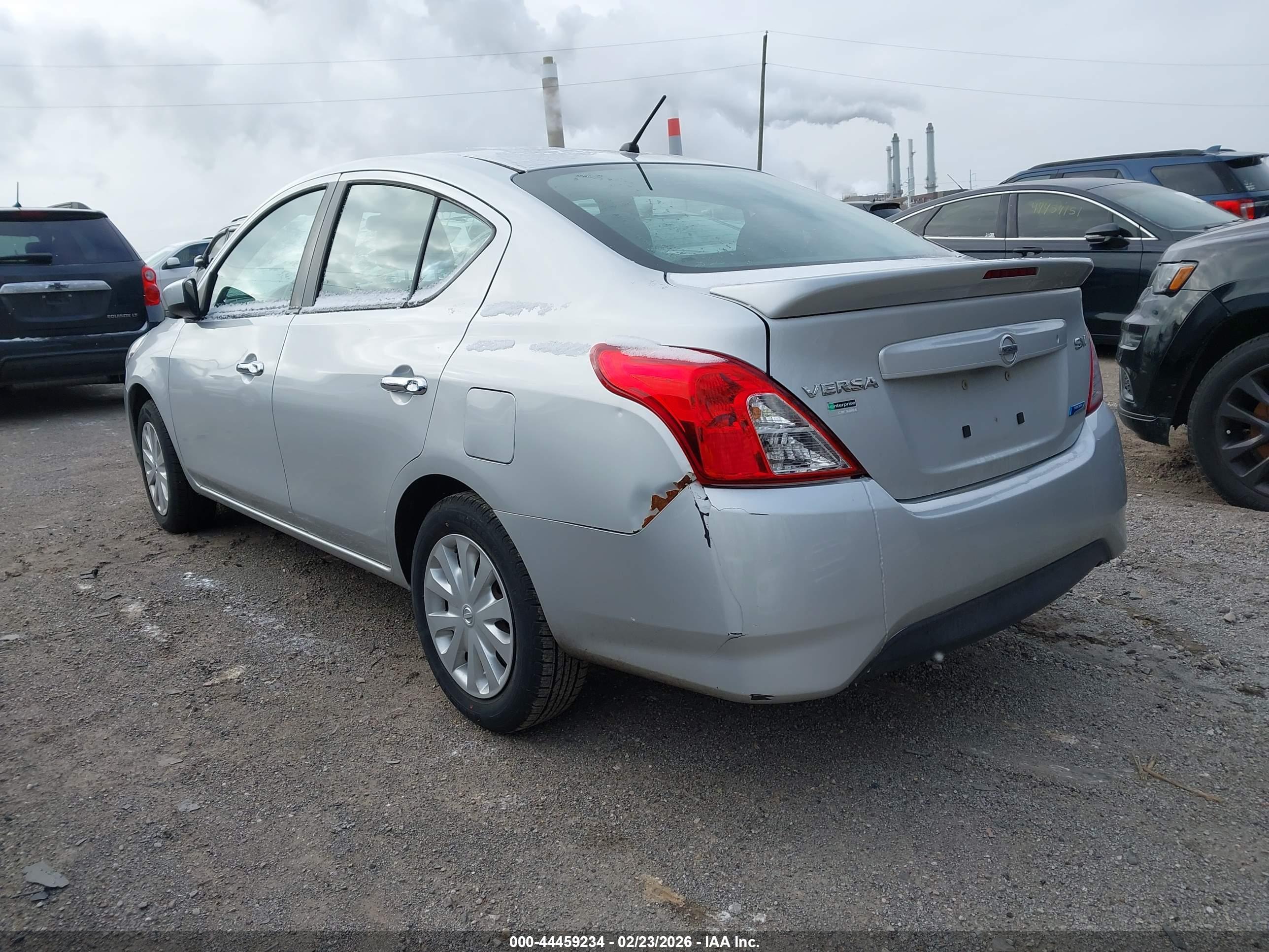 NISSAN VERSA image 3