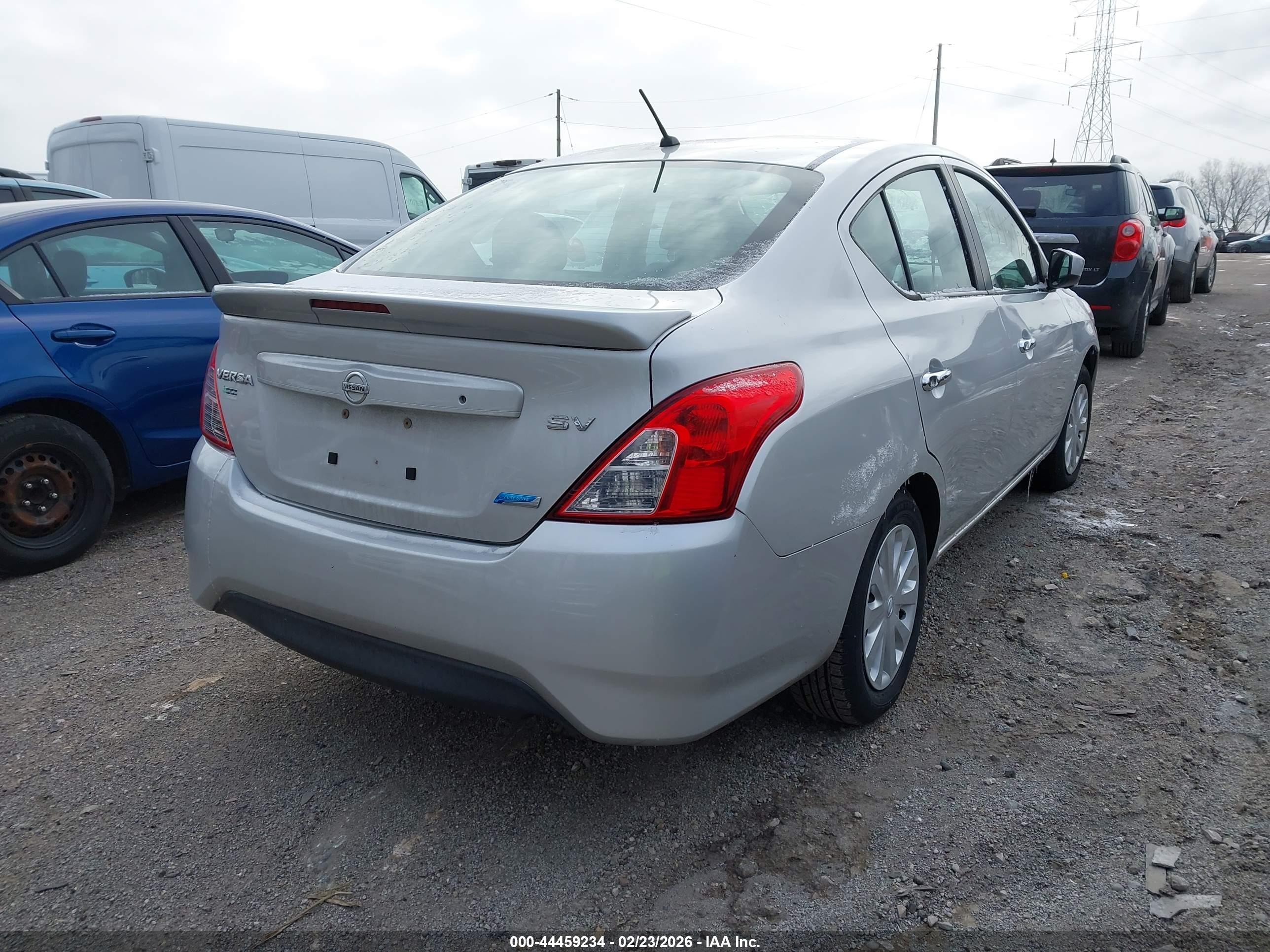 NISSAN VERSA image 4