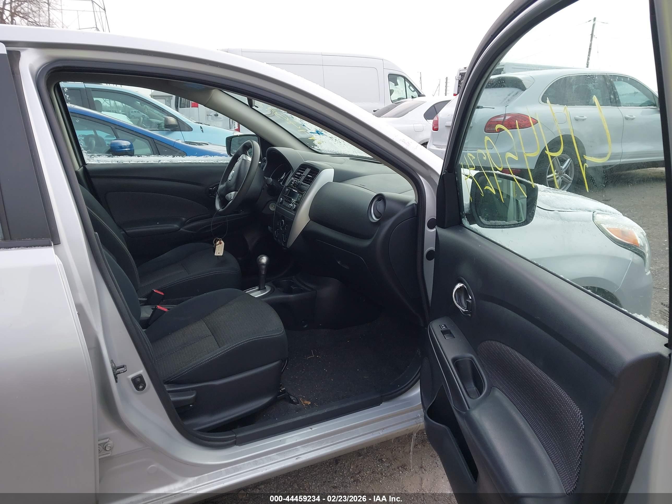 NISSAN VERSA image 5