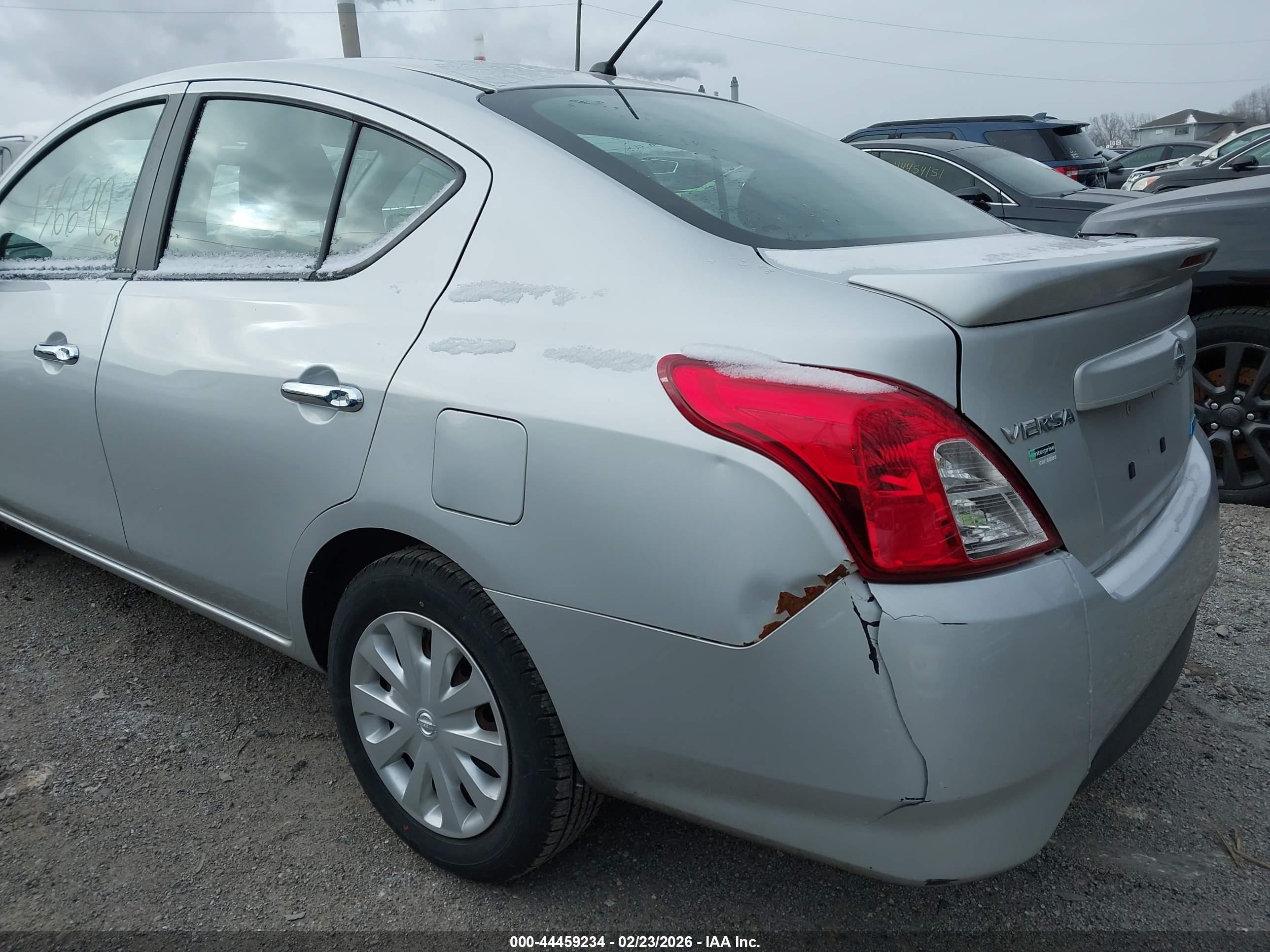 NISSAN VERSA image 6