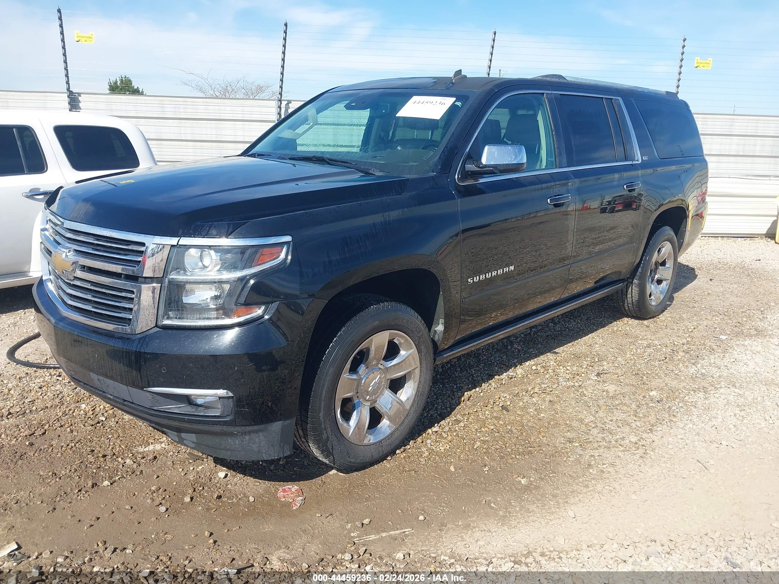 CHEVROLET SUBURBAN image 2