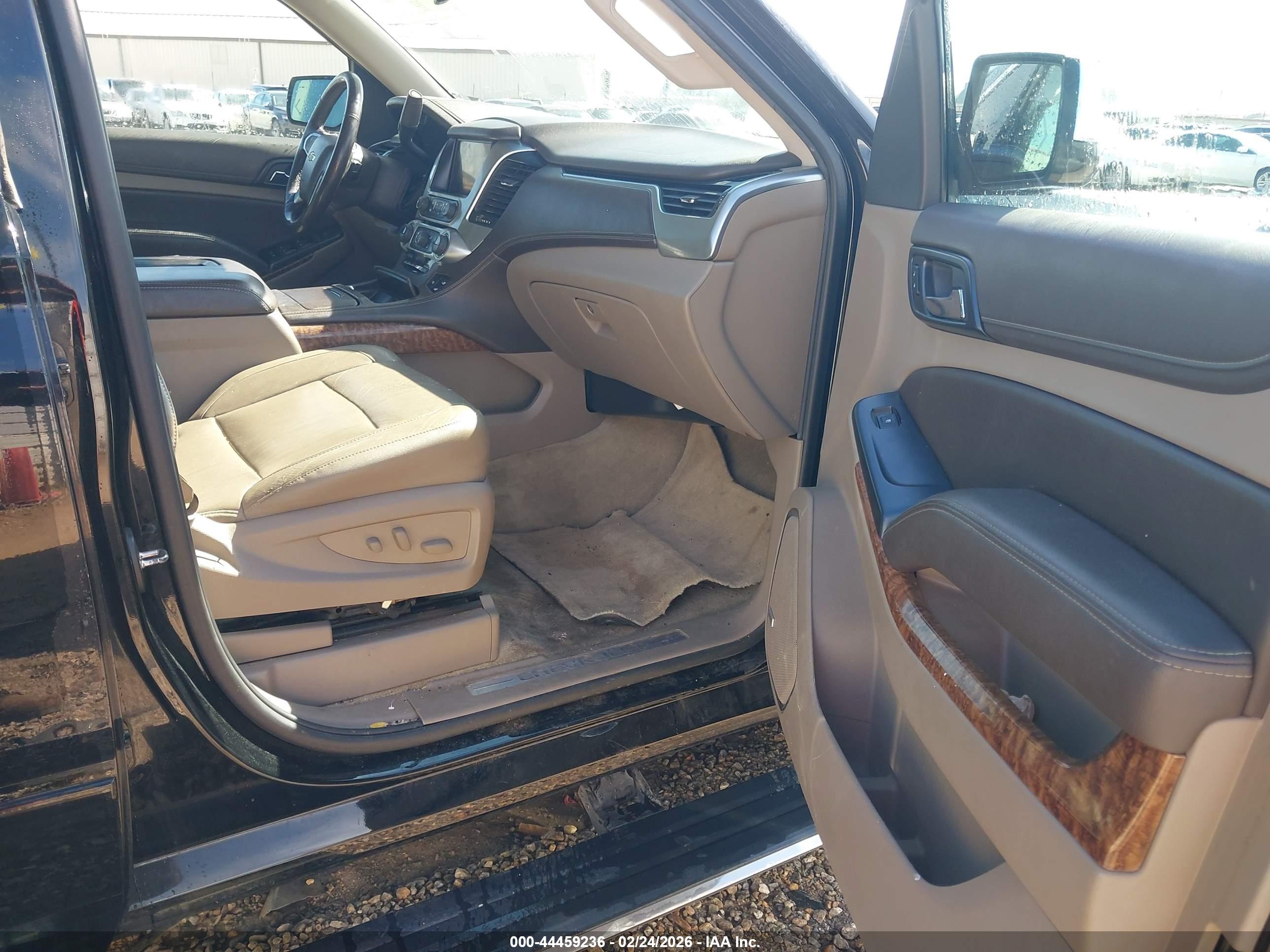 CHEVROLET SUBURBAN image 5