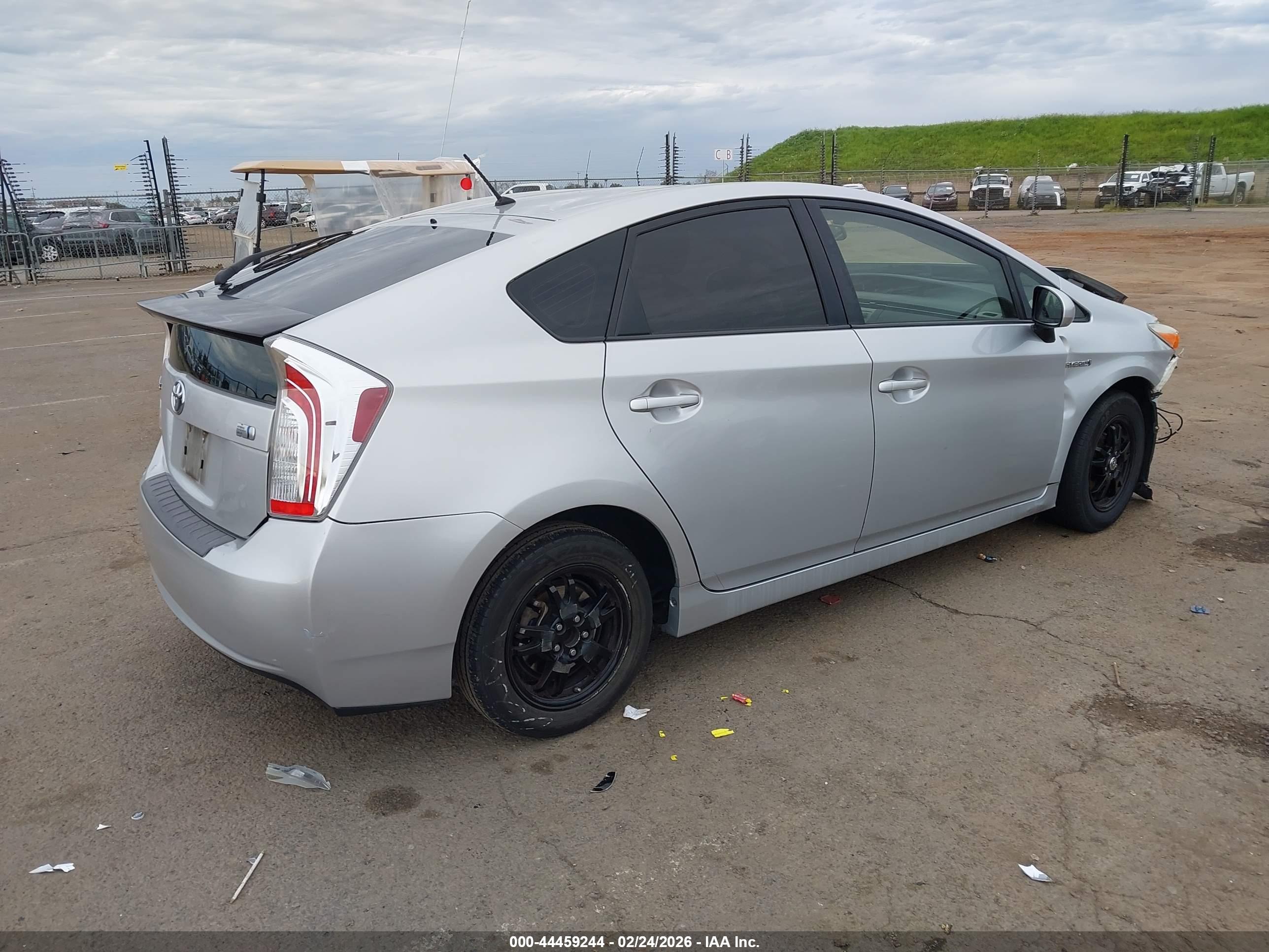 TOYOTA PRIUS image 4