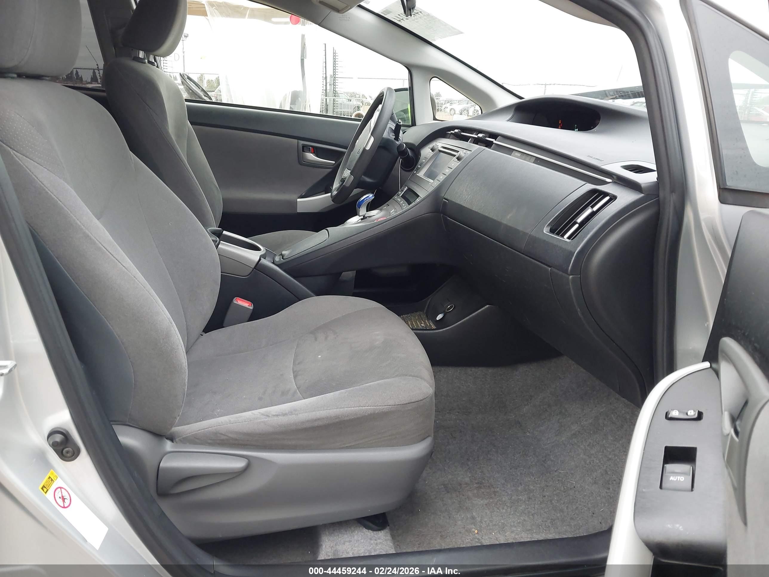 TOYOTA PRIUS image 5