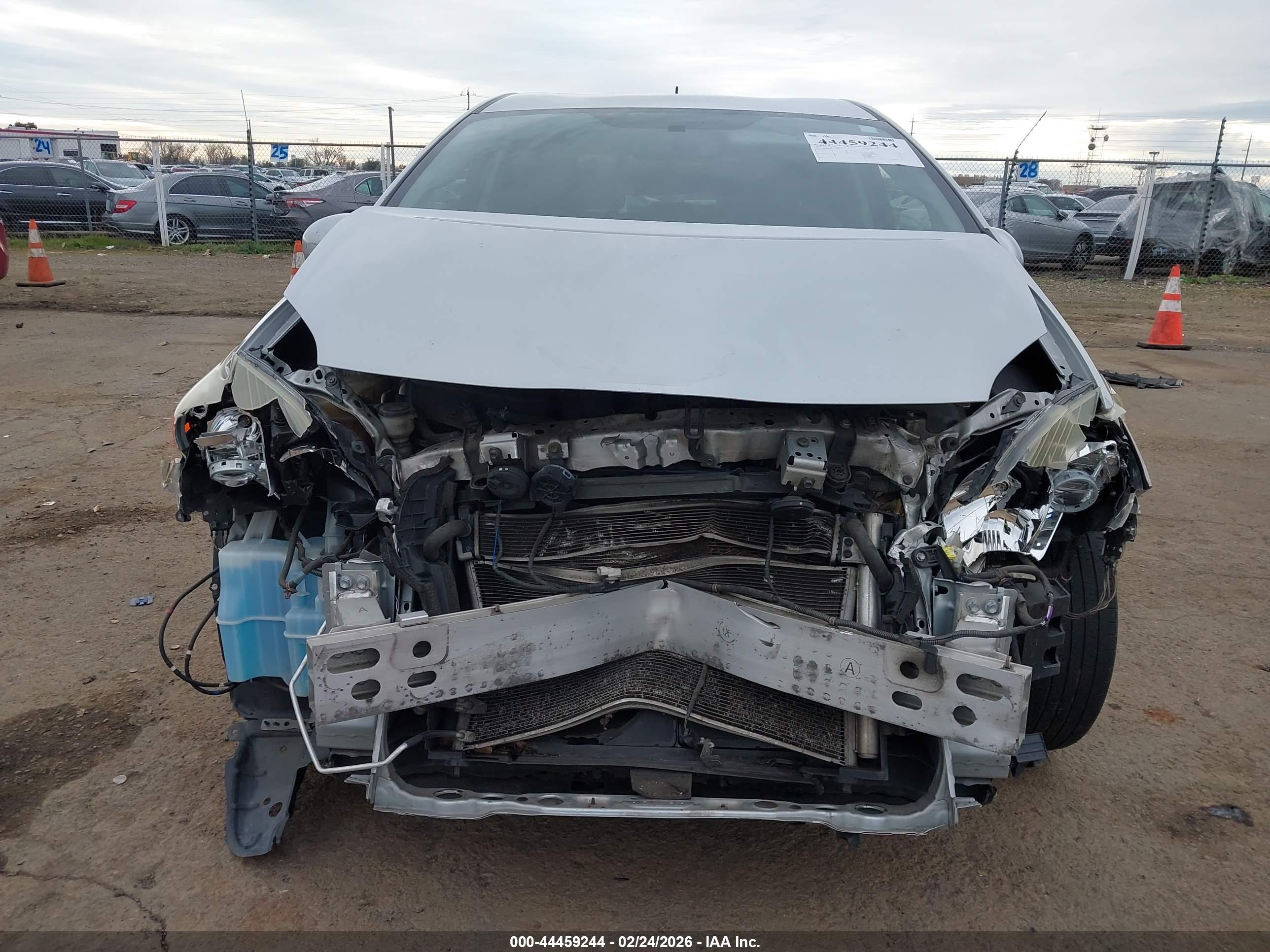 TOYOTA PRIUS image 6