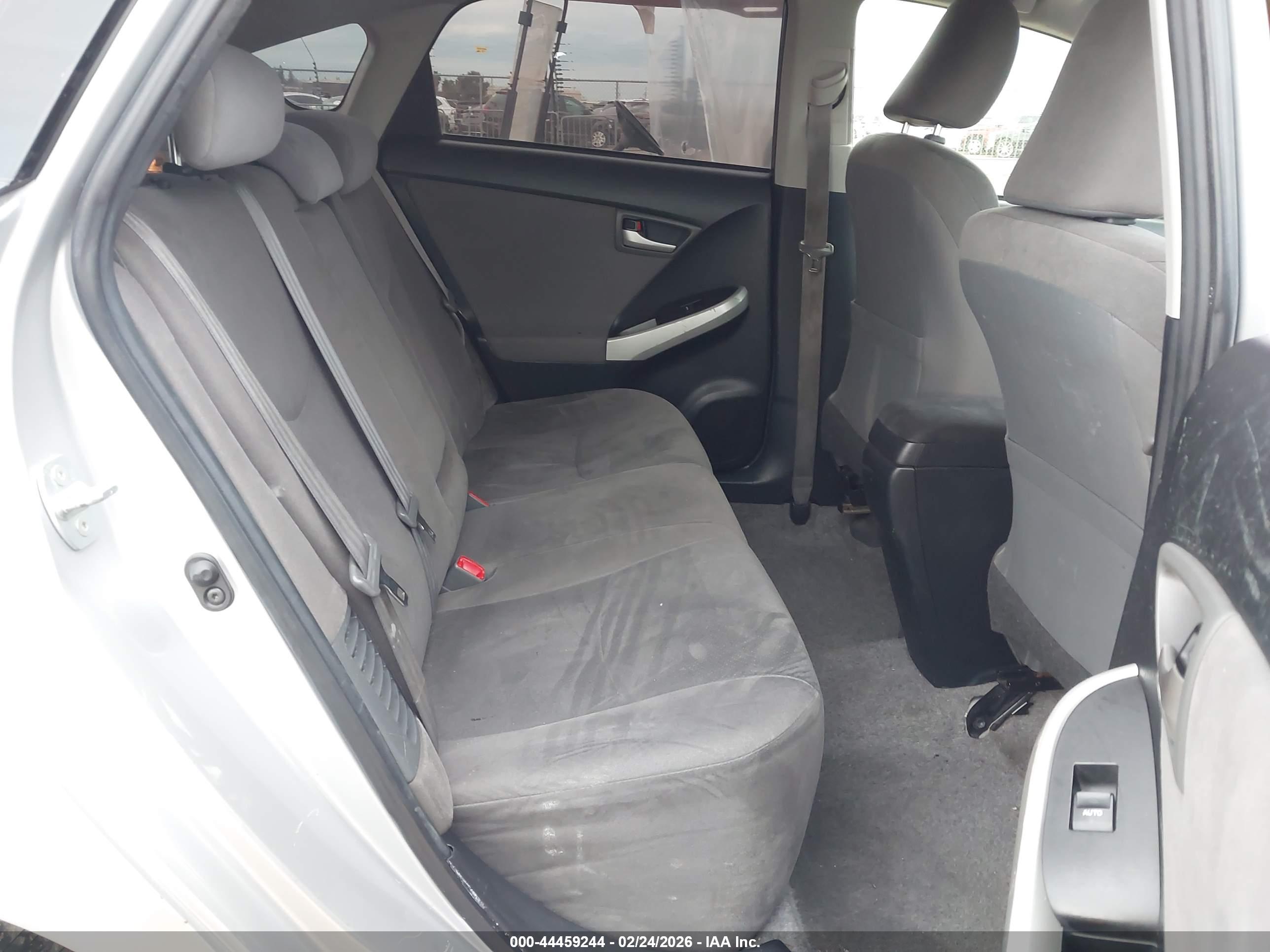 TOYOTA PRIUS image 8