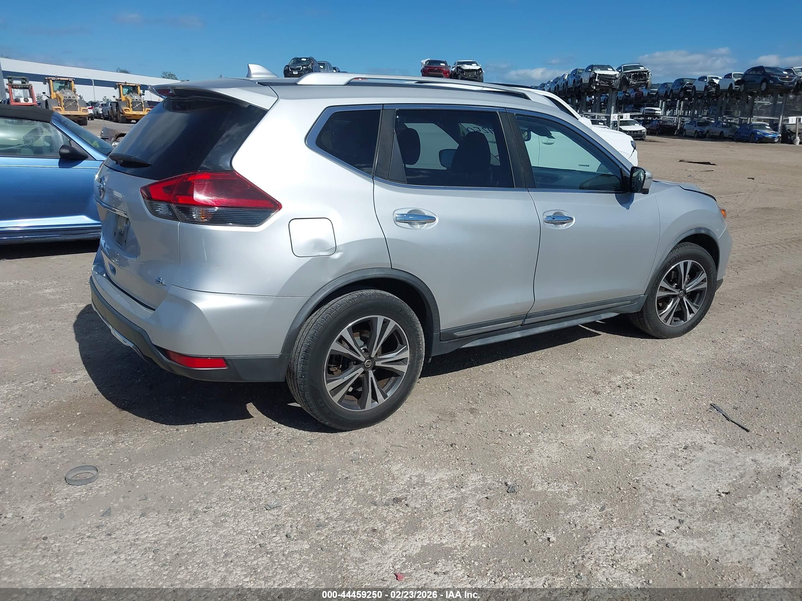 NISSAN ROGUE image 4