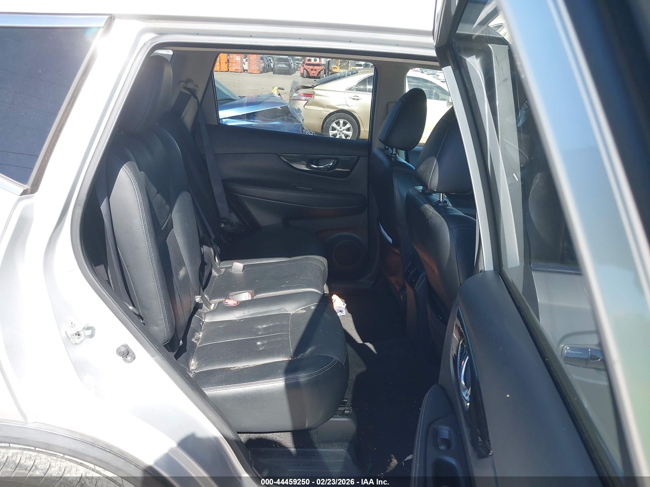 NISSAN ROGUE image 8
