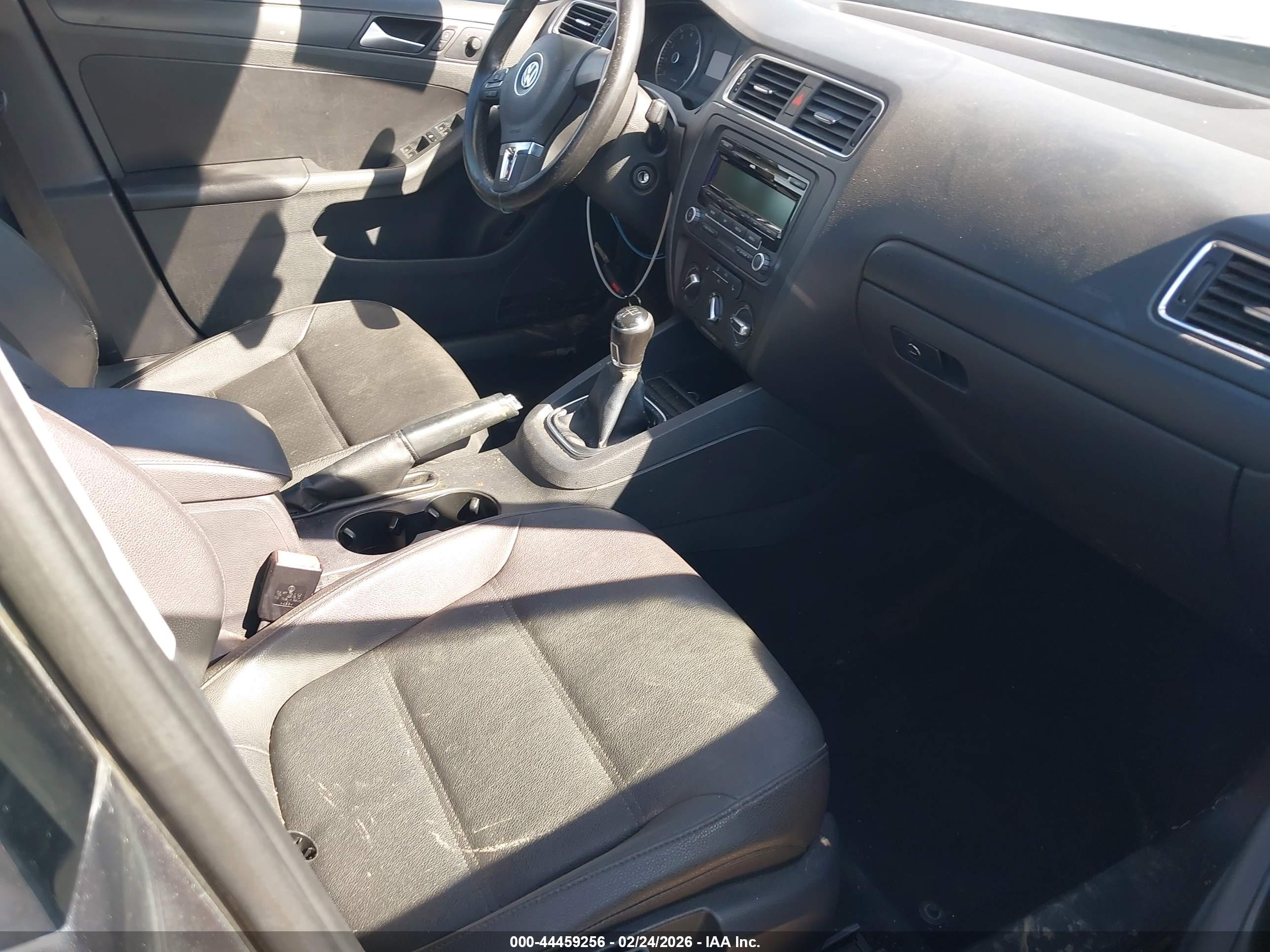 VOLKSWAGEN JETTA image 5