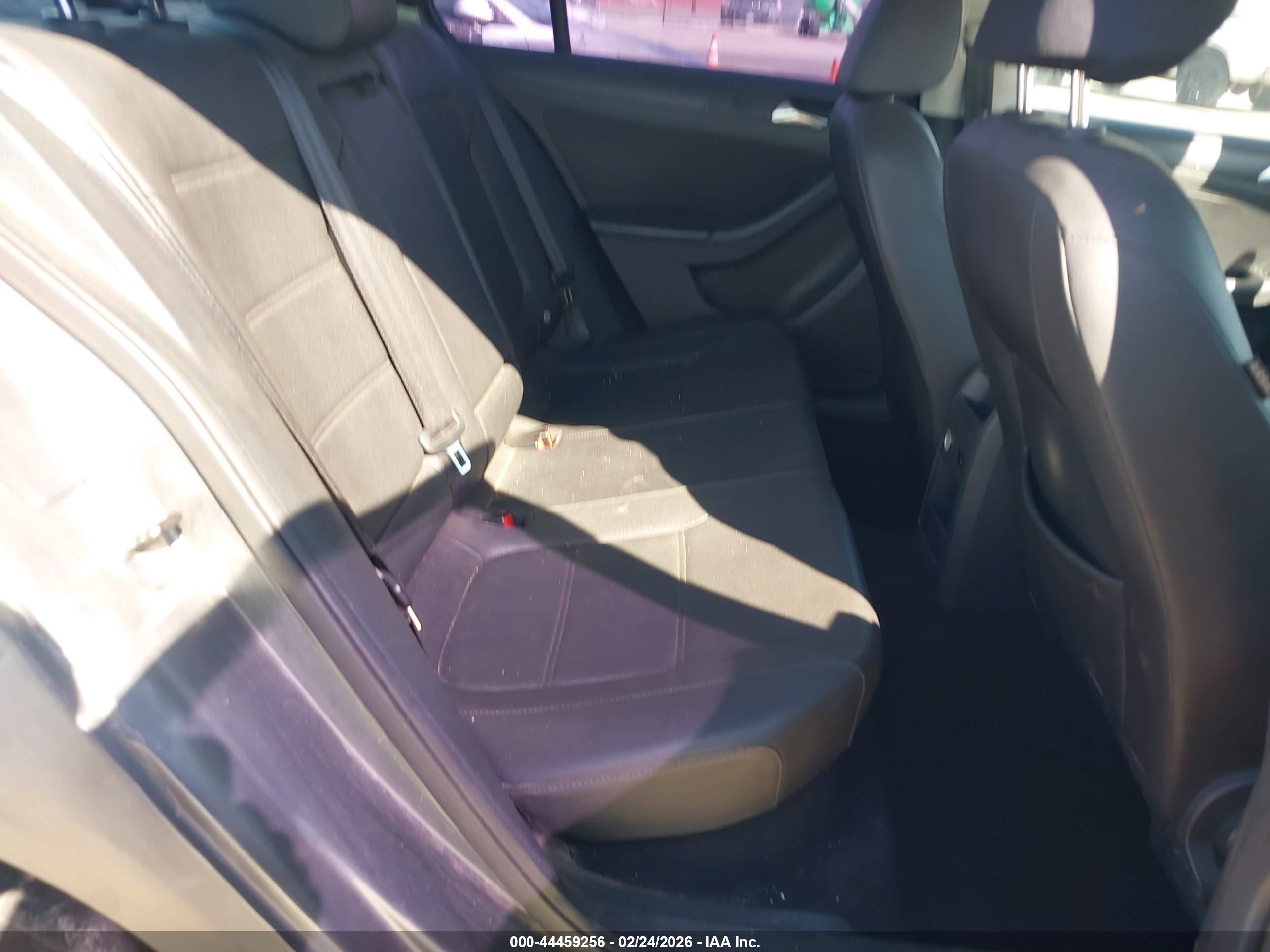 VOLKSWAGEN JETTA image 8