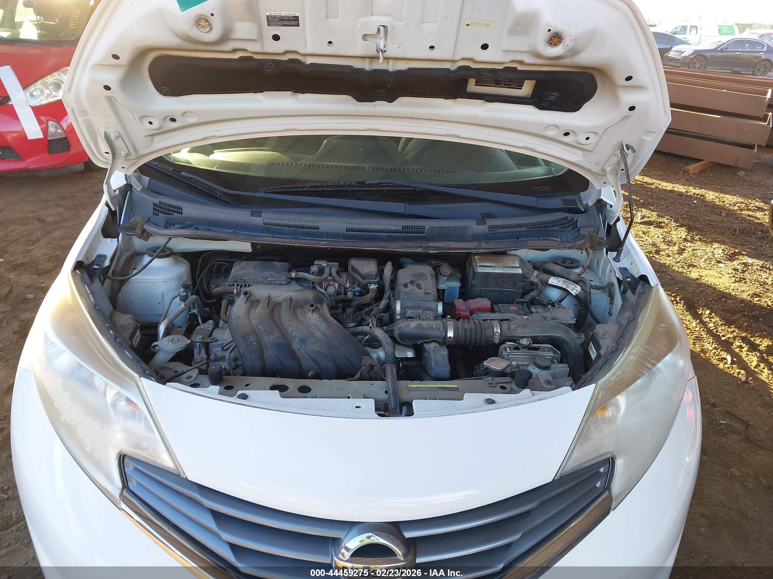 NISSAN VERSA image 10