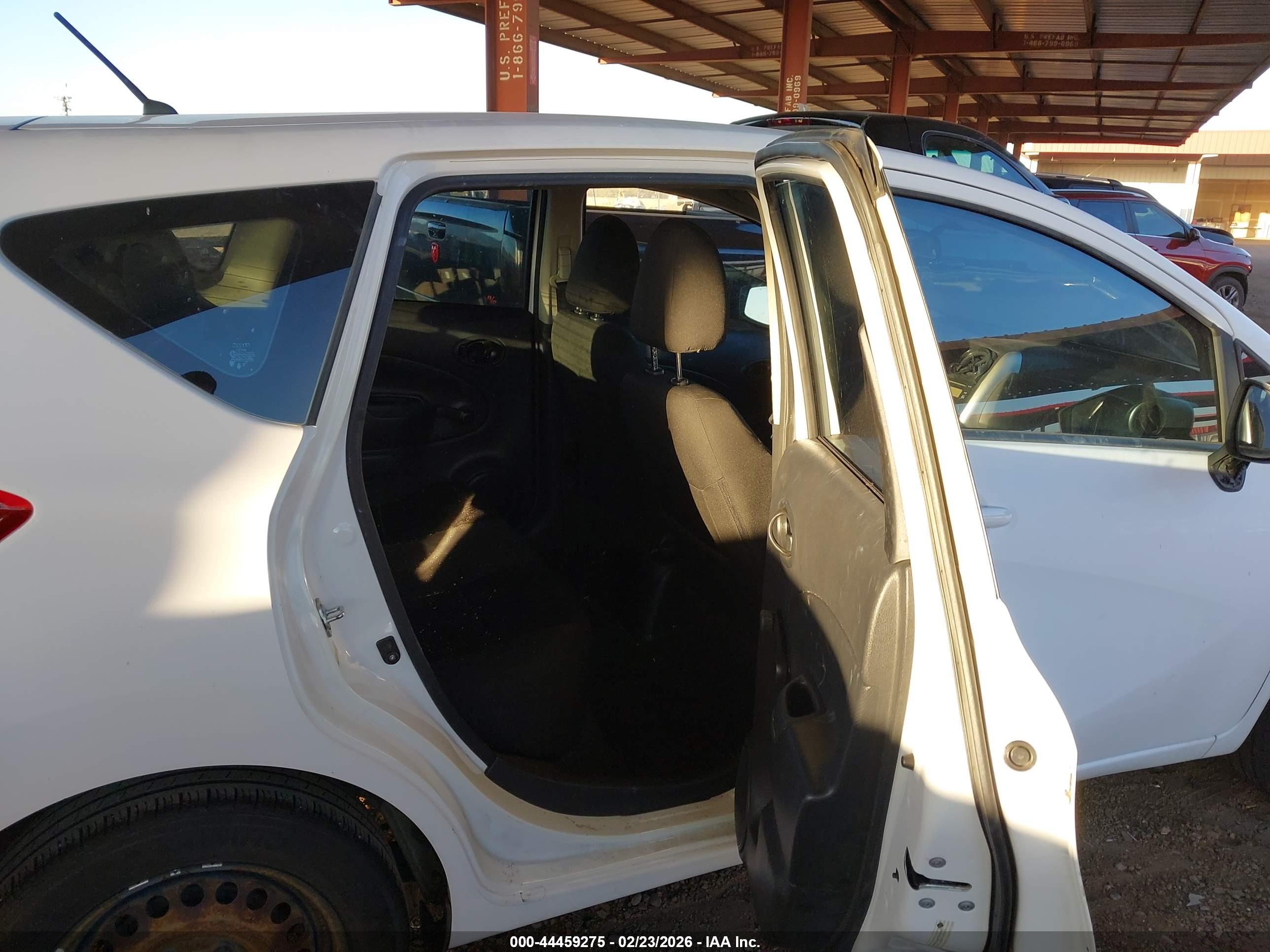 NISSAN VERSA image 8