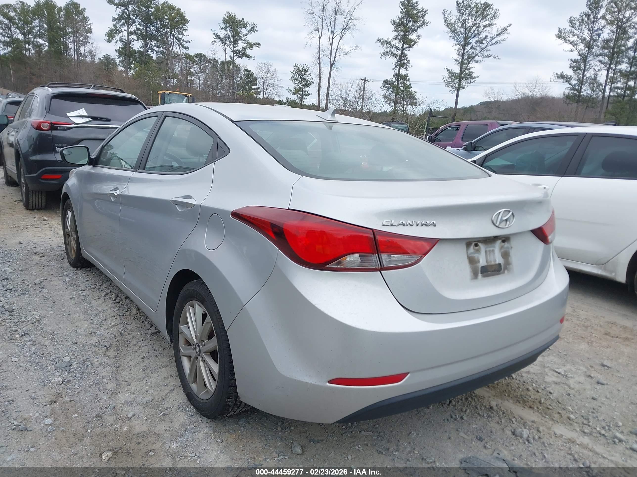 HYUNDAI ELANTRA image 3
