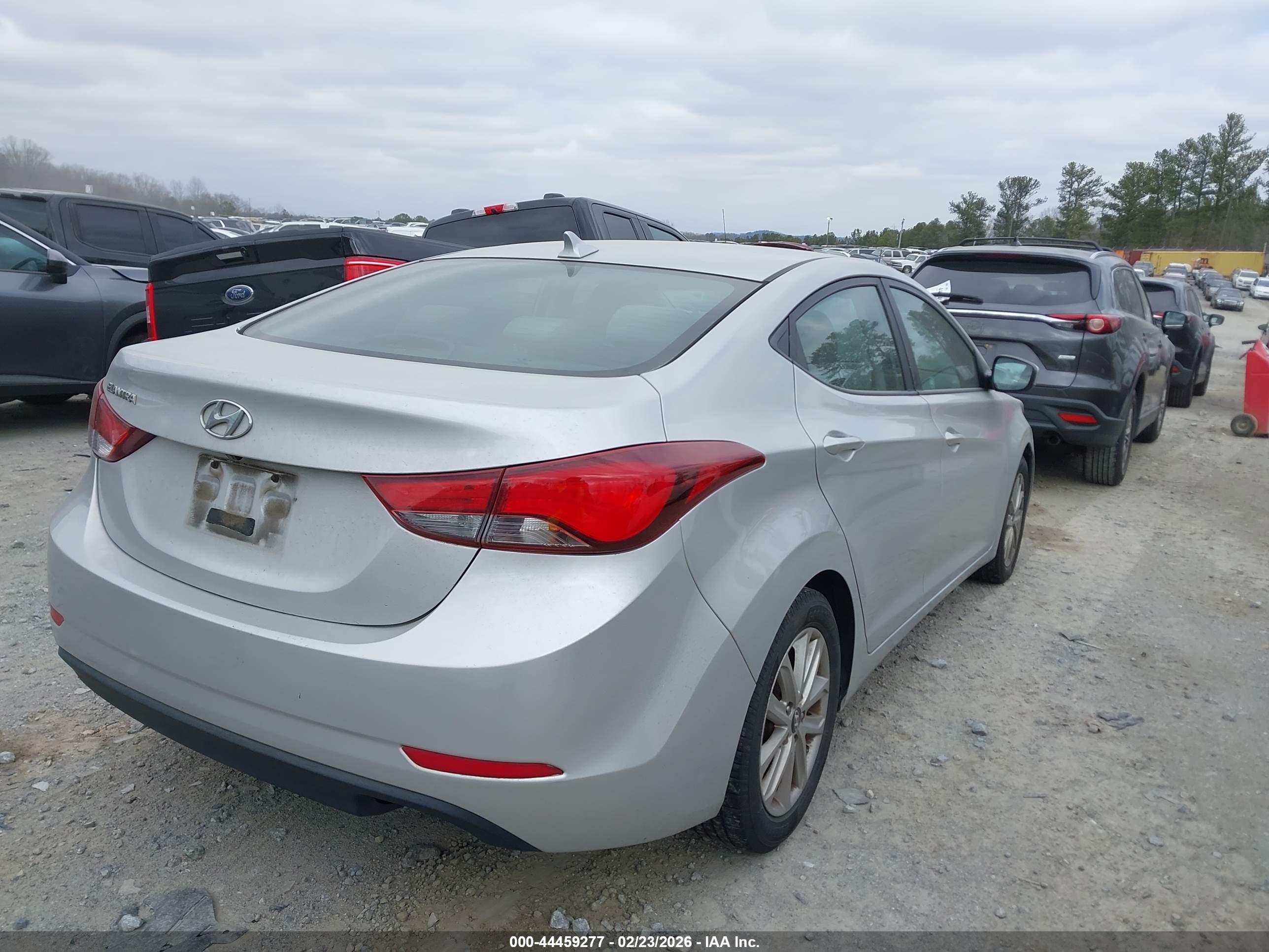 HYUNDAI ELANTRA image 4