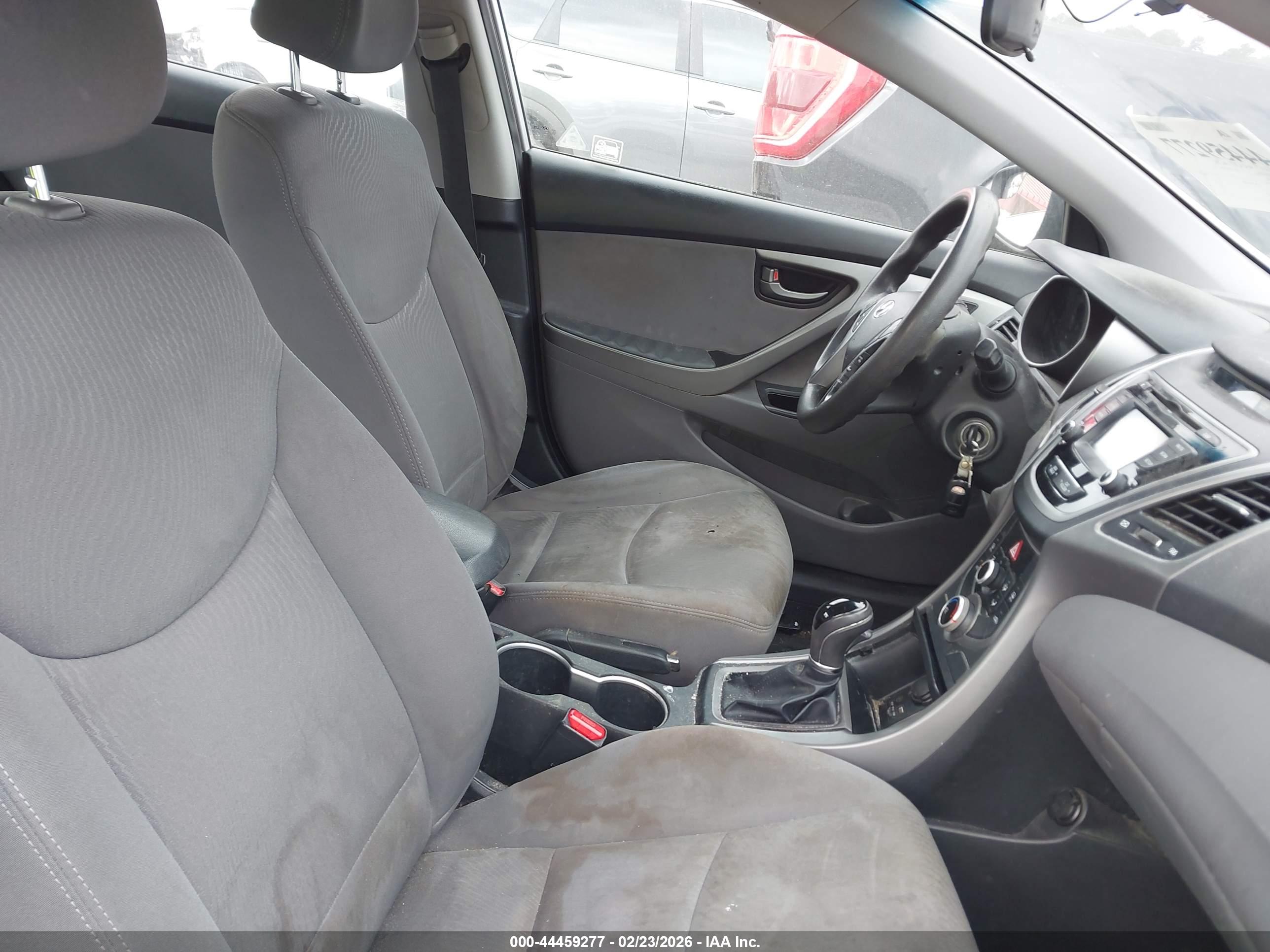 HYUNDAI ELANTRA image 5