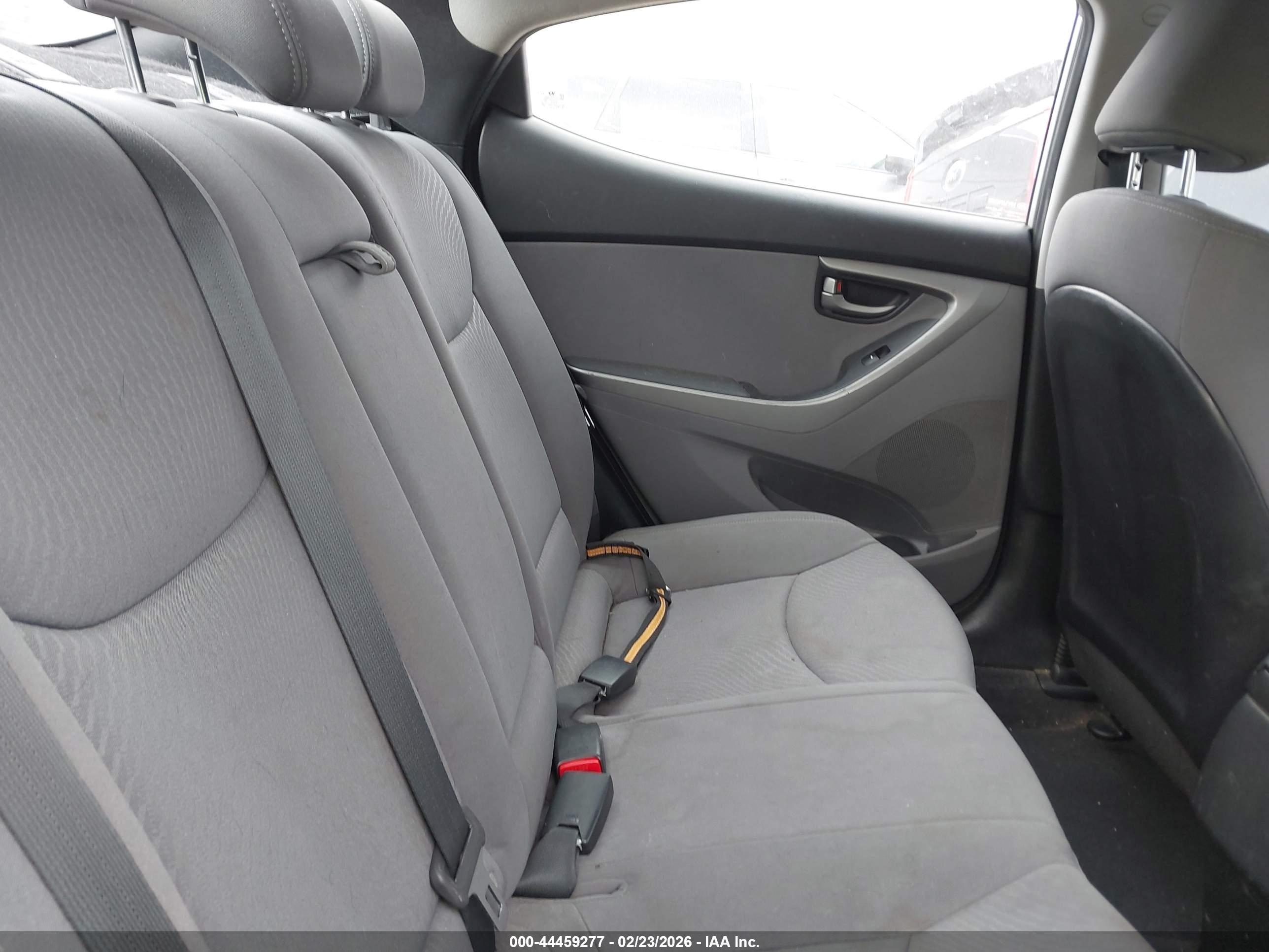 HYUNDAI ELANTRA image 8