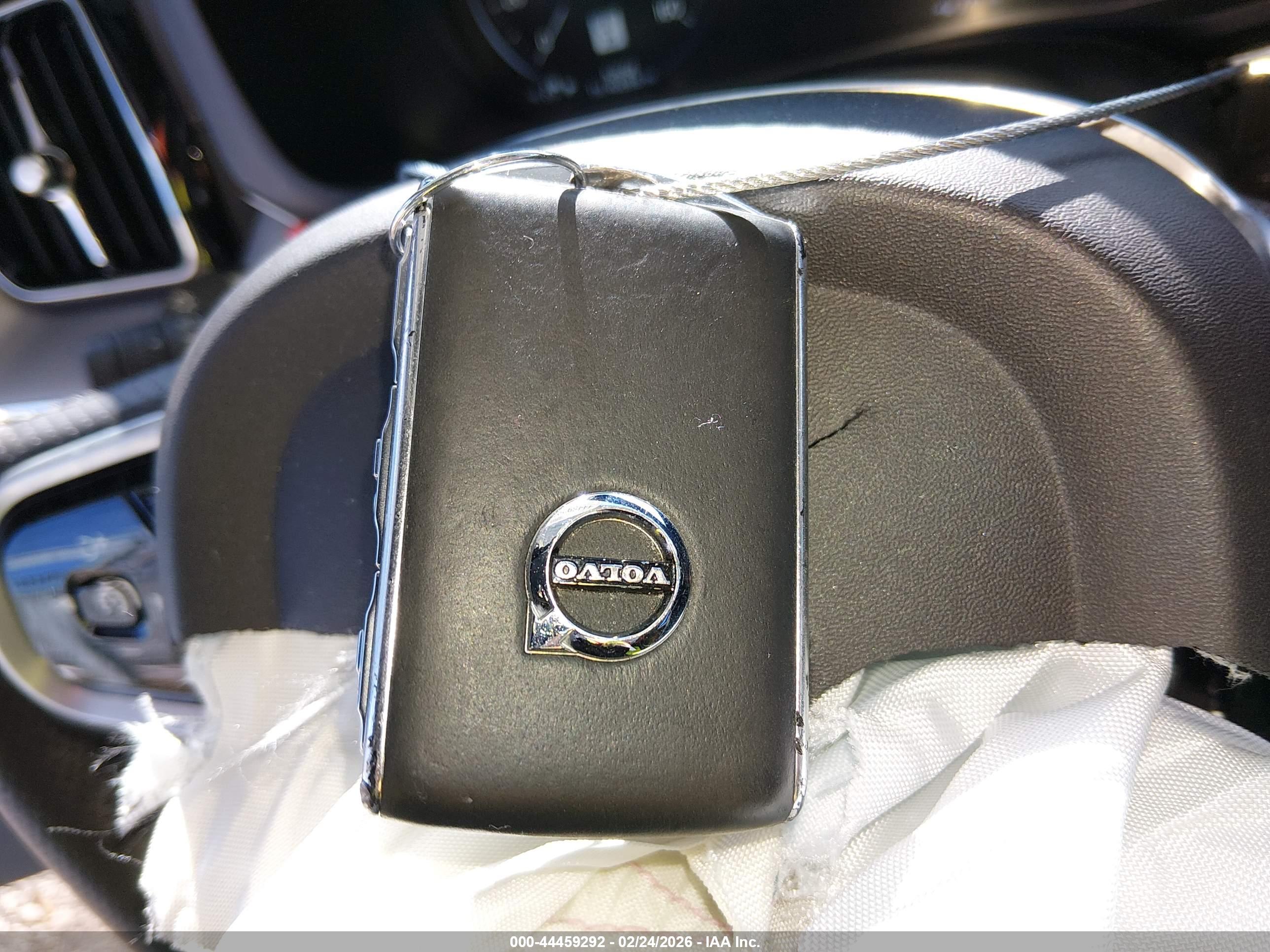VOLVO XC60 image 11