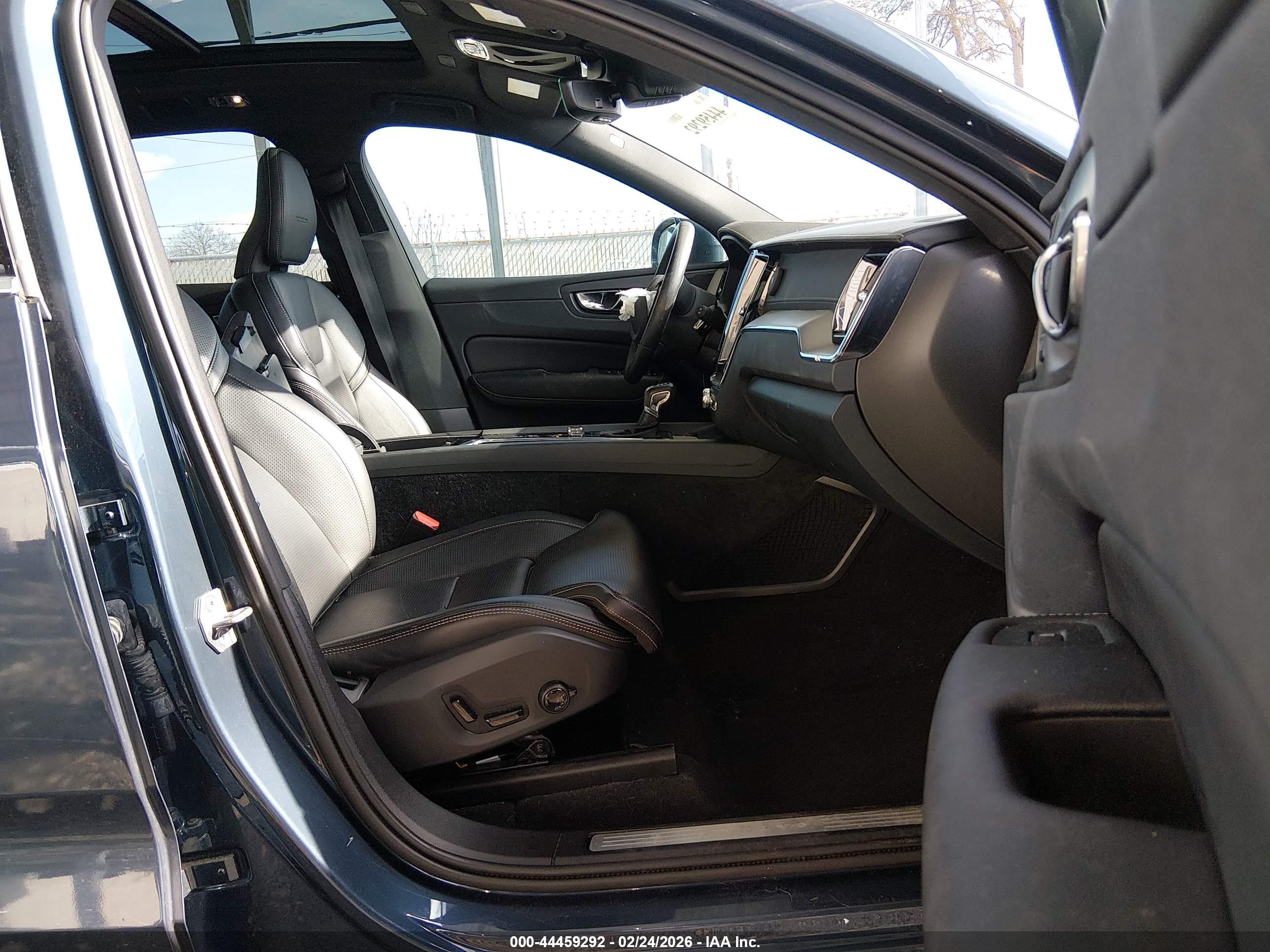 VOLVO XC60 image 5