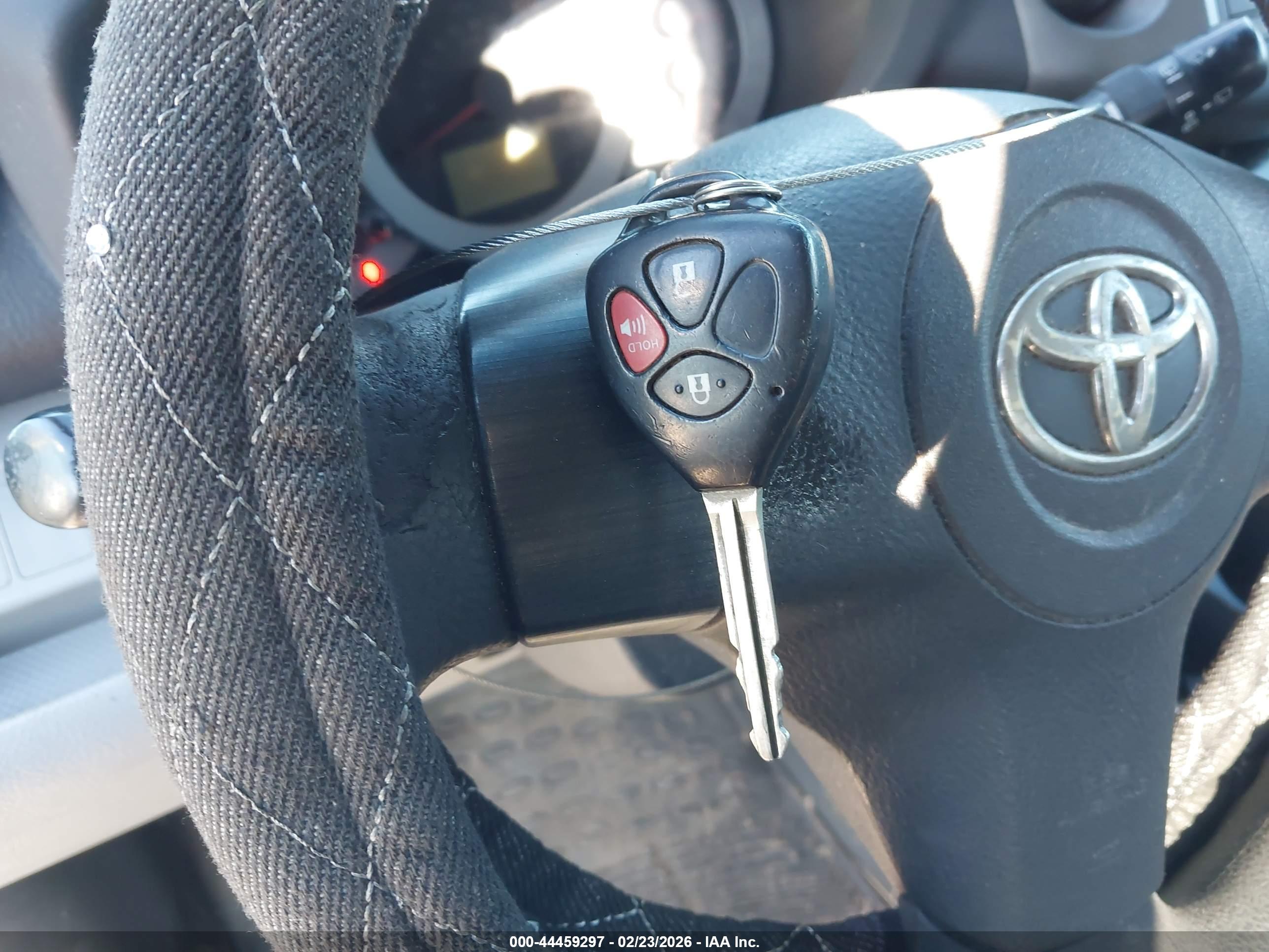 TOYOTA RAV4 image 11