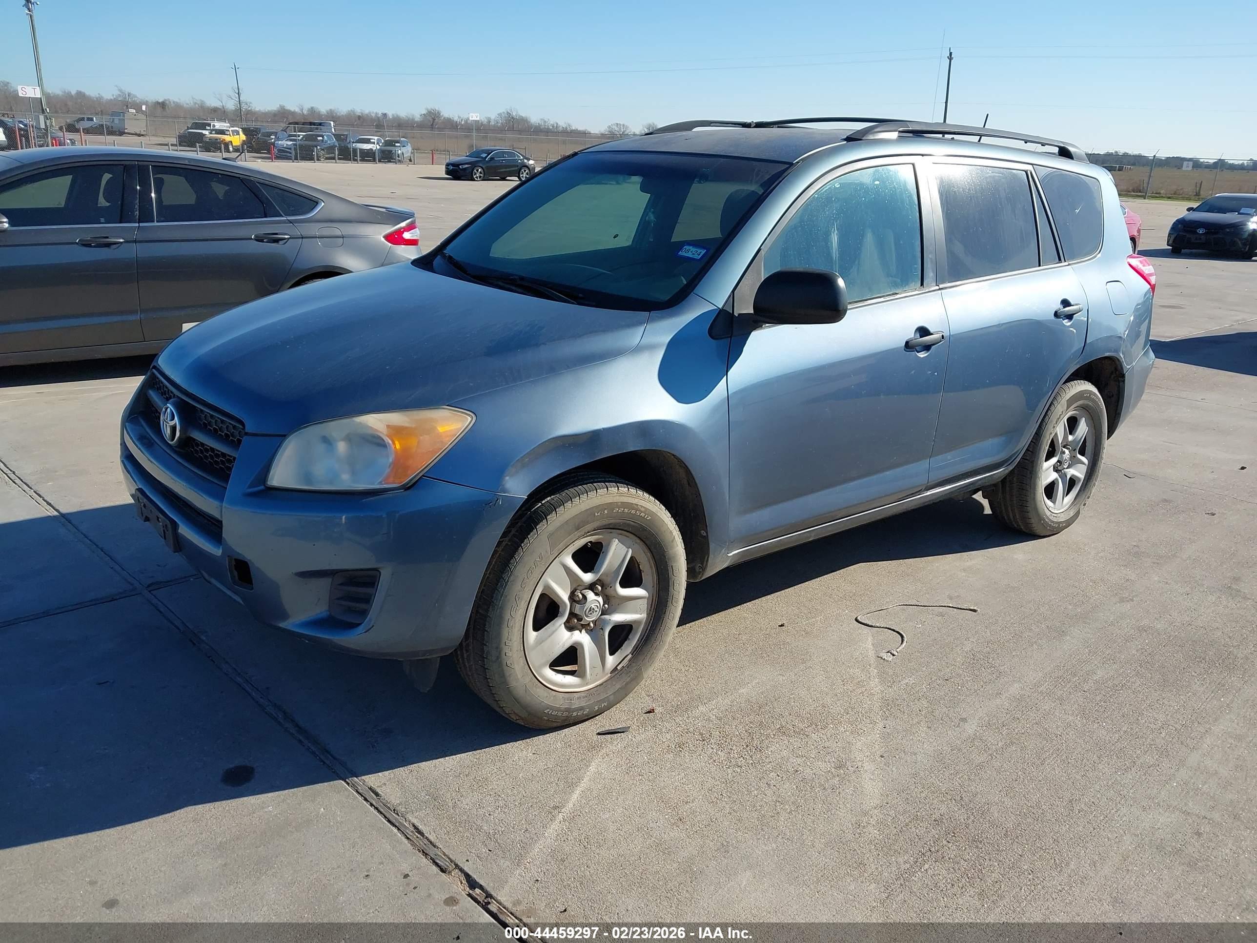 TOYOTA RAV4 image 2