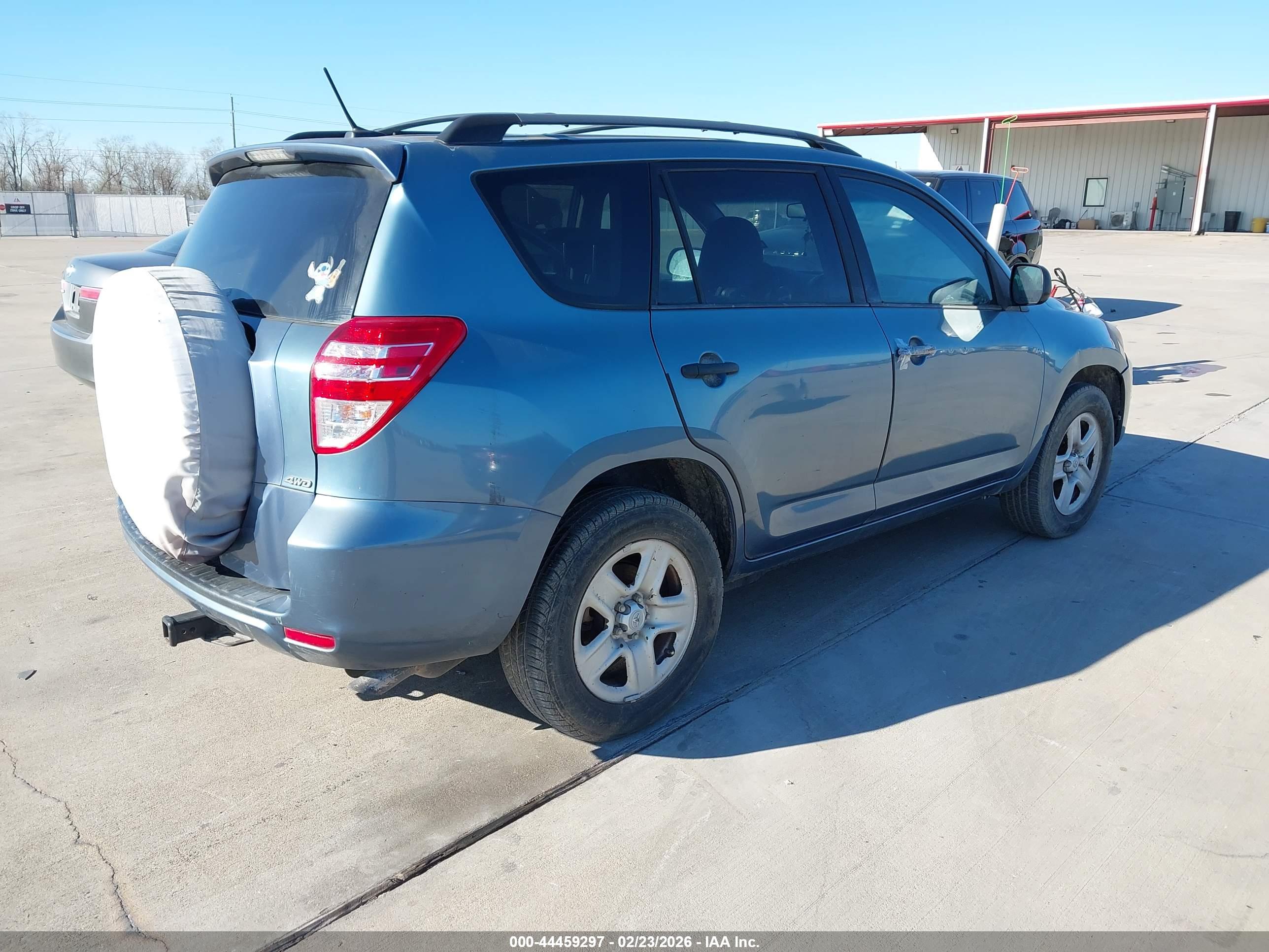 TOYOTA RAV4 image 4