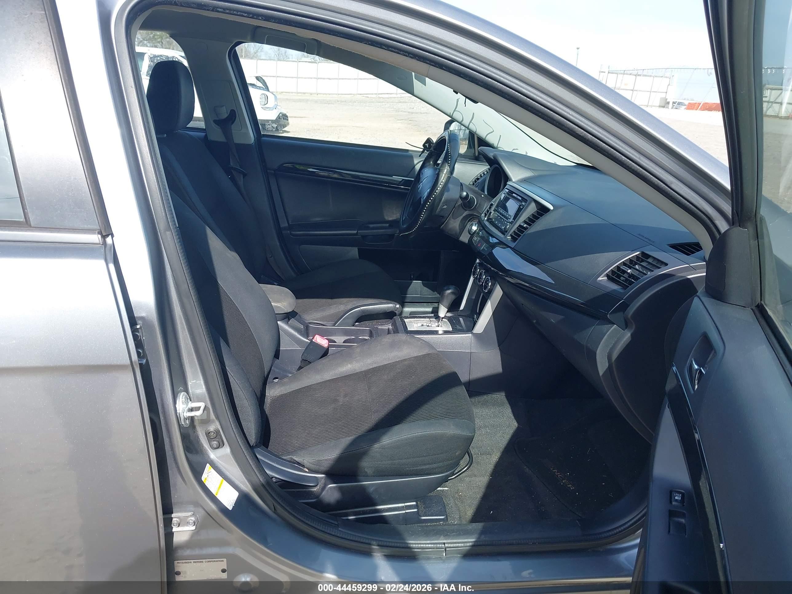 MITSUBISHI LANCER image 5