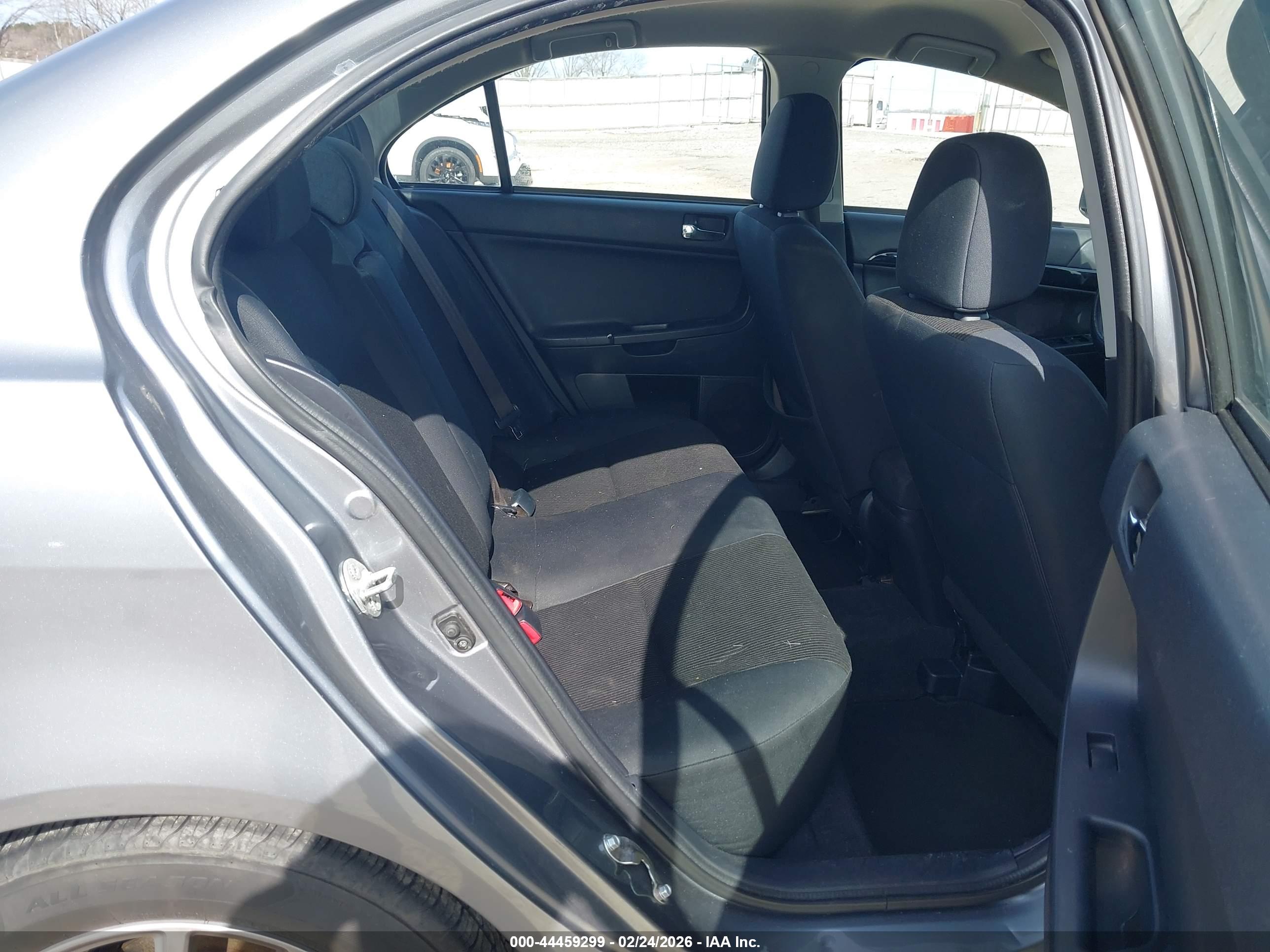 MITSUBISHI LANCER image 8