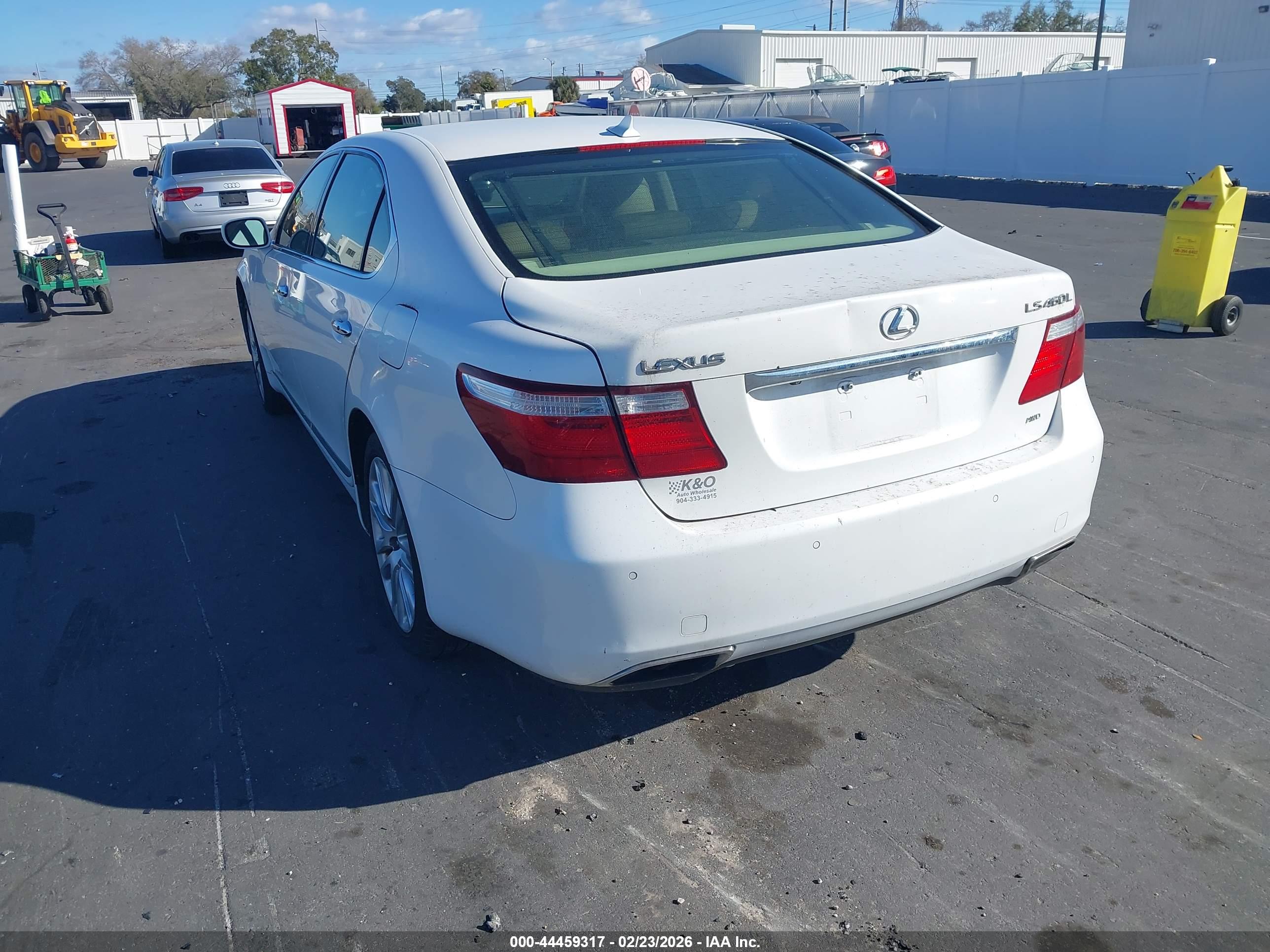 LEXUS LS image 3