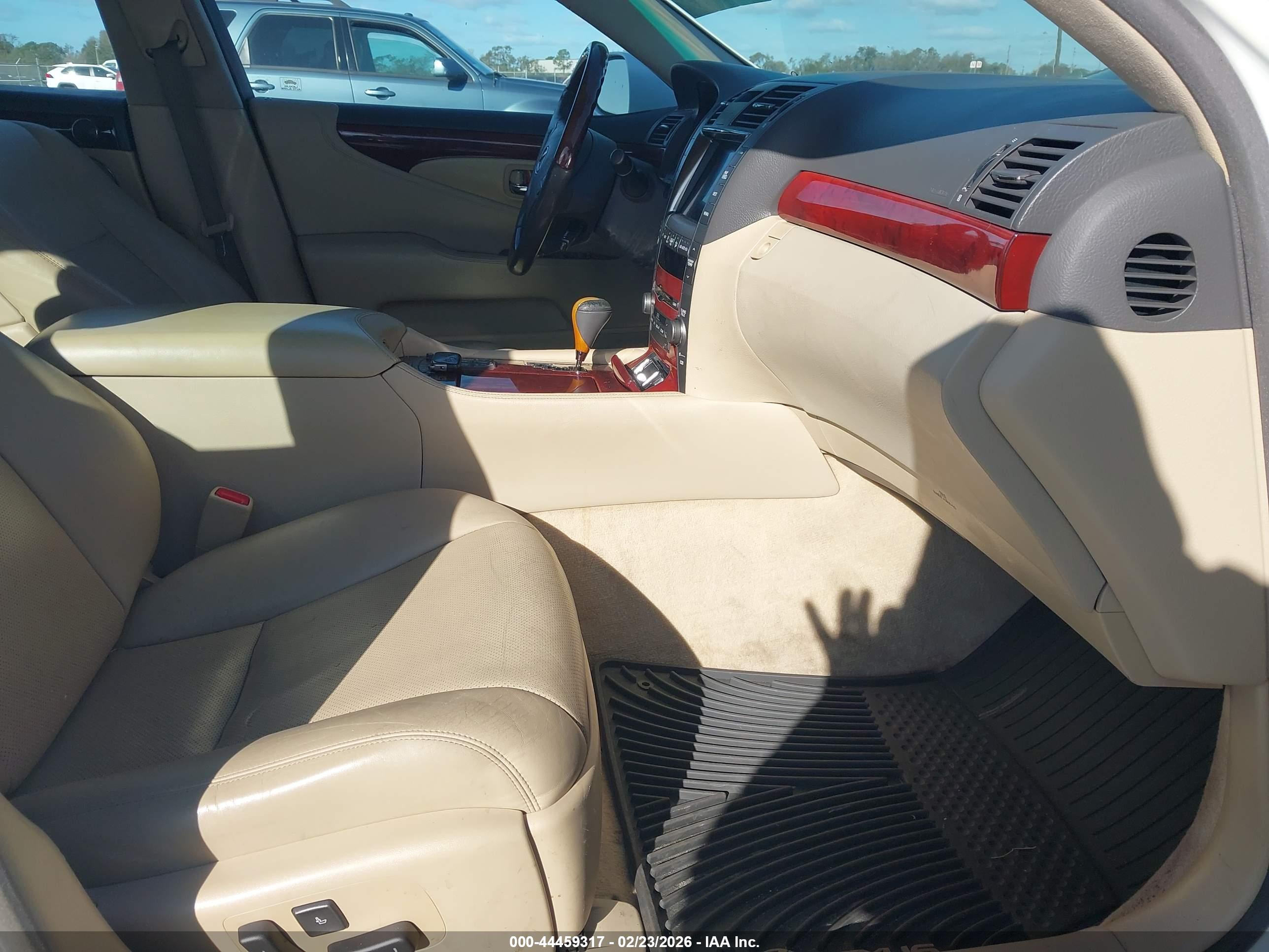 LEXUS LS image 5
