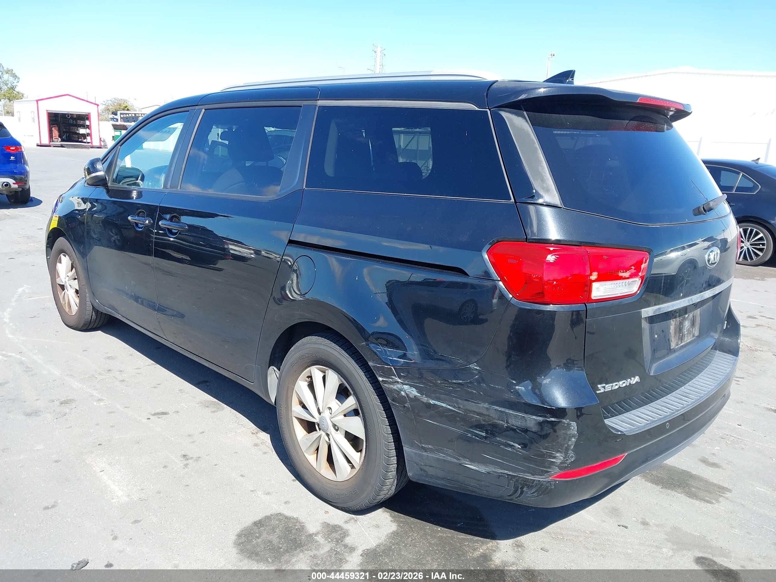 KIA SEDONA image 3
