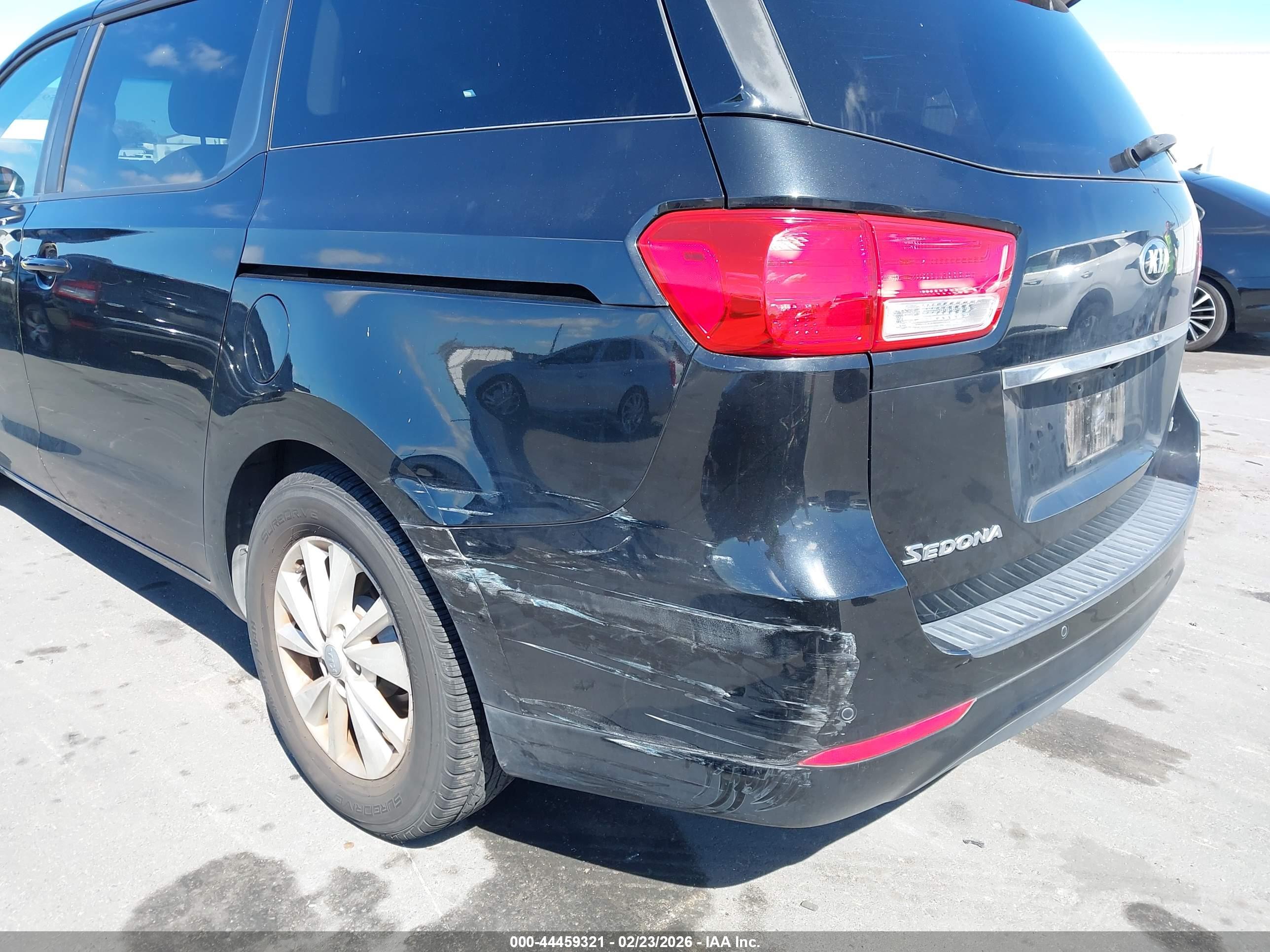 KIA SEDONA image 6