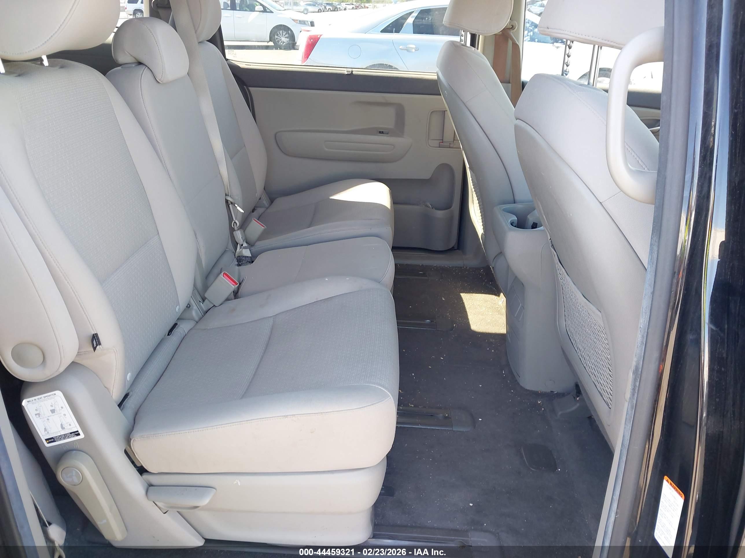 KIA SEDONA image 8