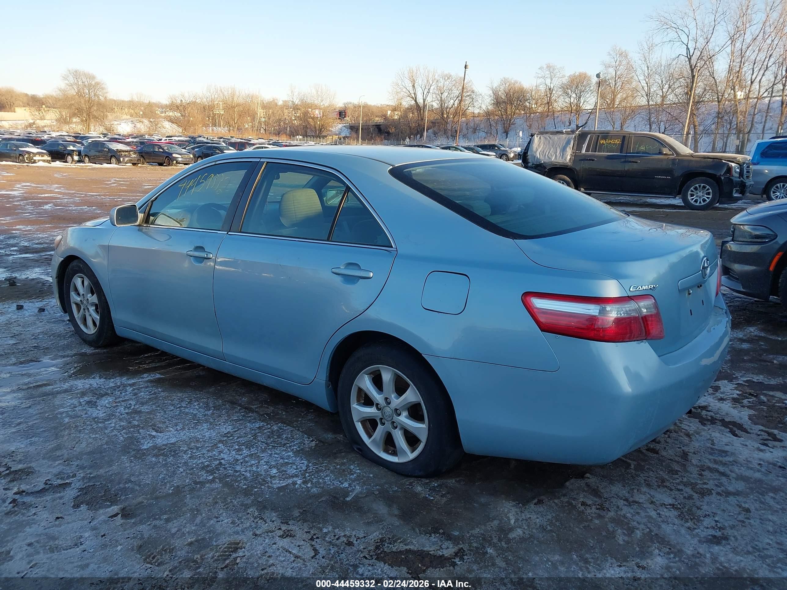 TOYOTA CAMRY image 3