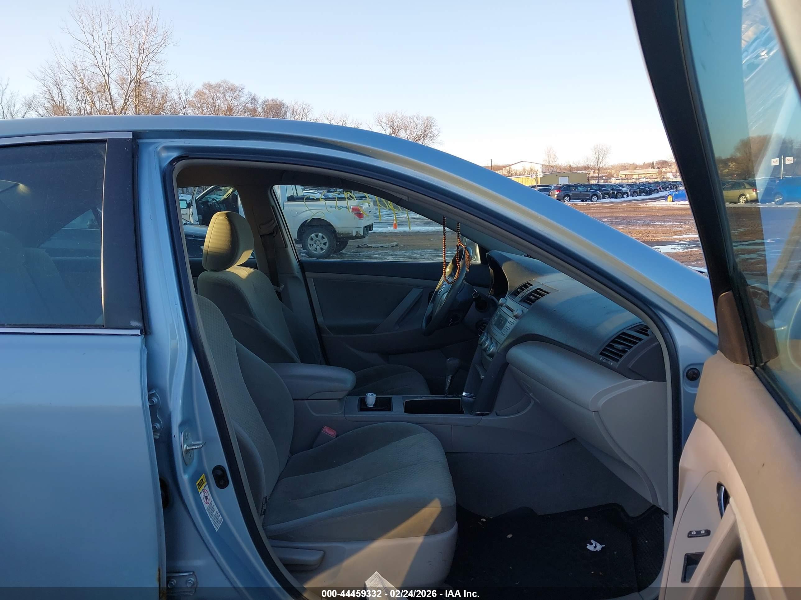 TOYOTA CAMRY image 5