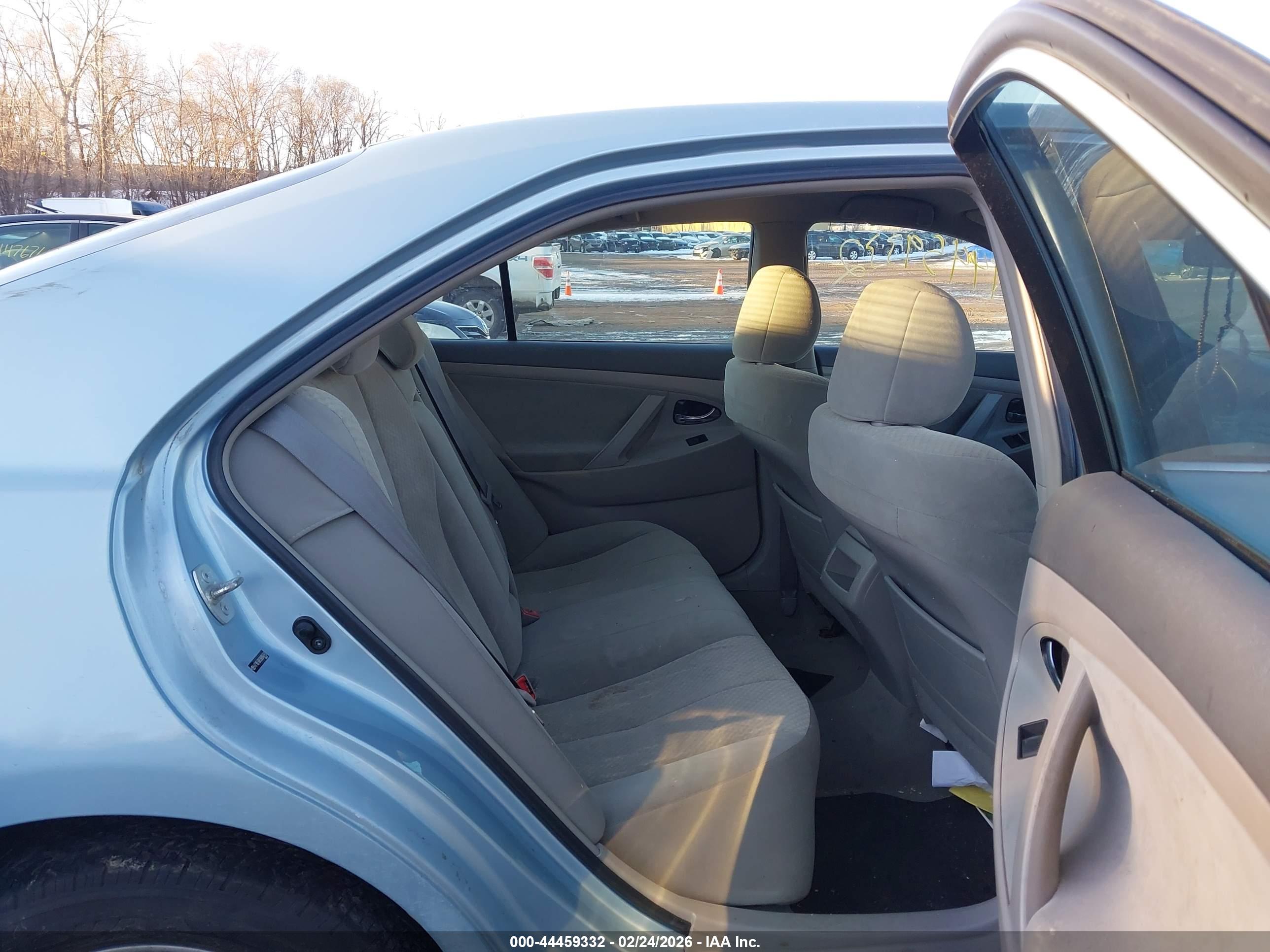 TOYOTA CAMRY image 8