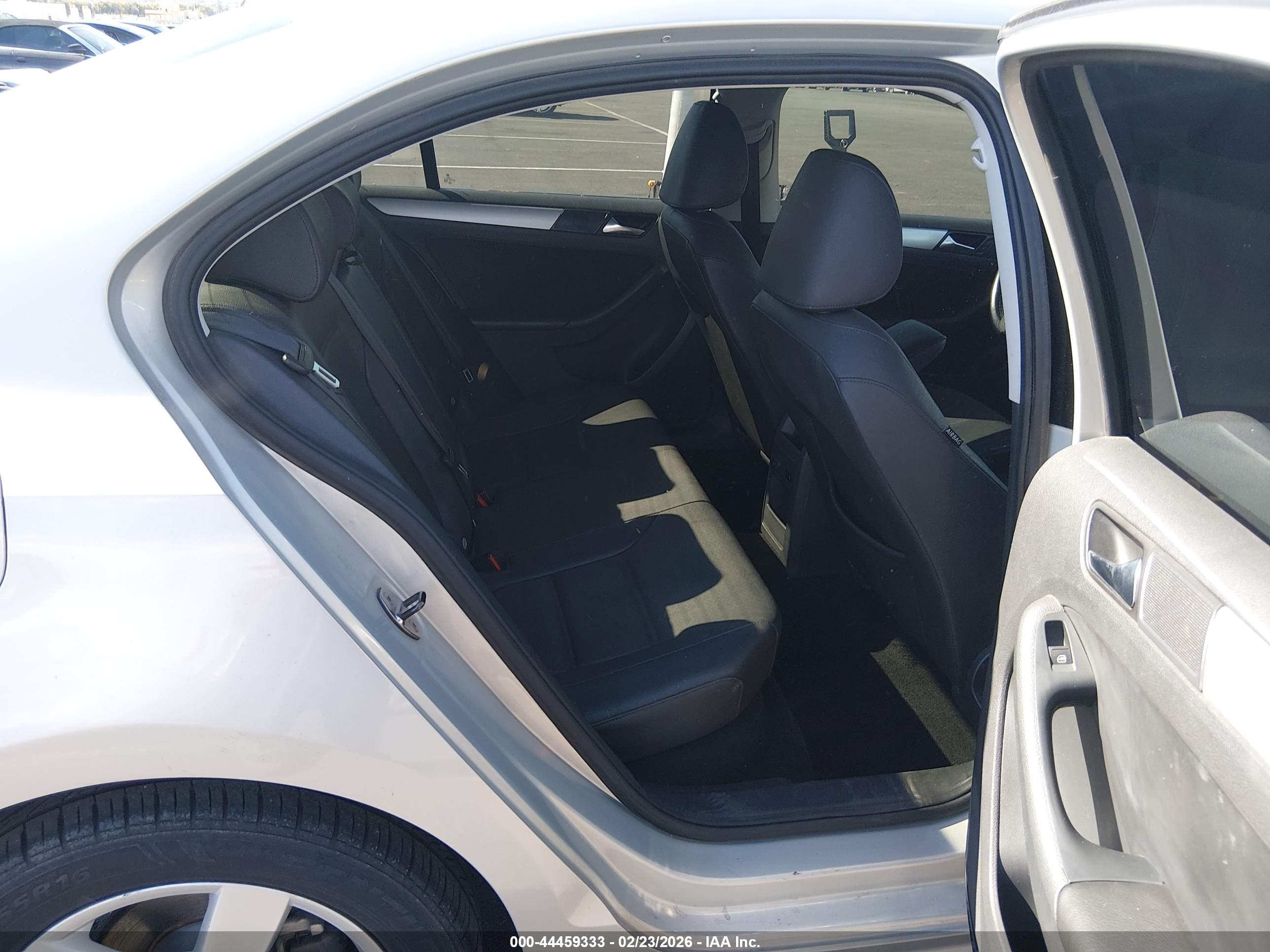 VOLKSWAGEN JETTA image 8