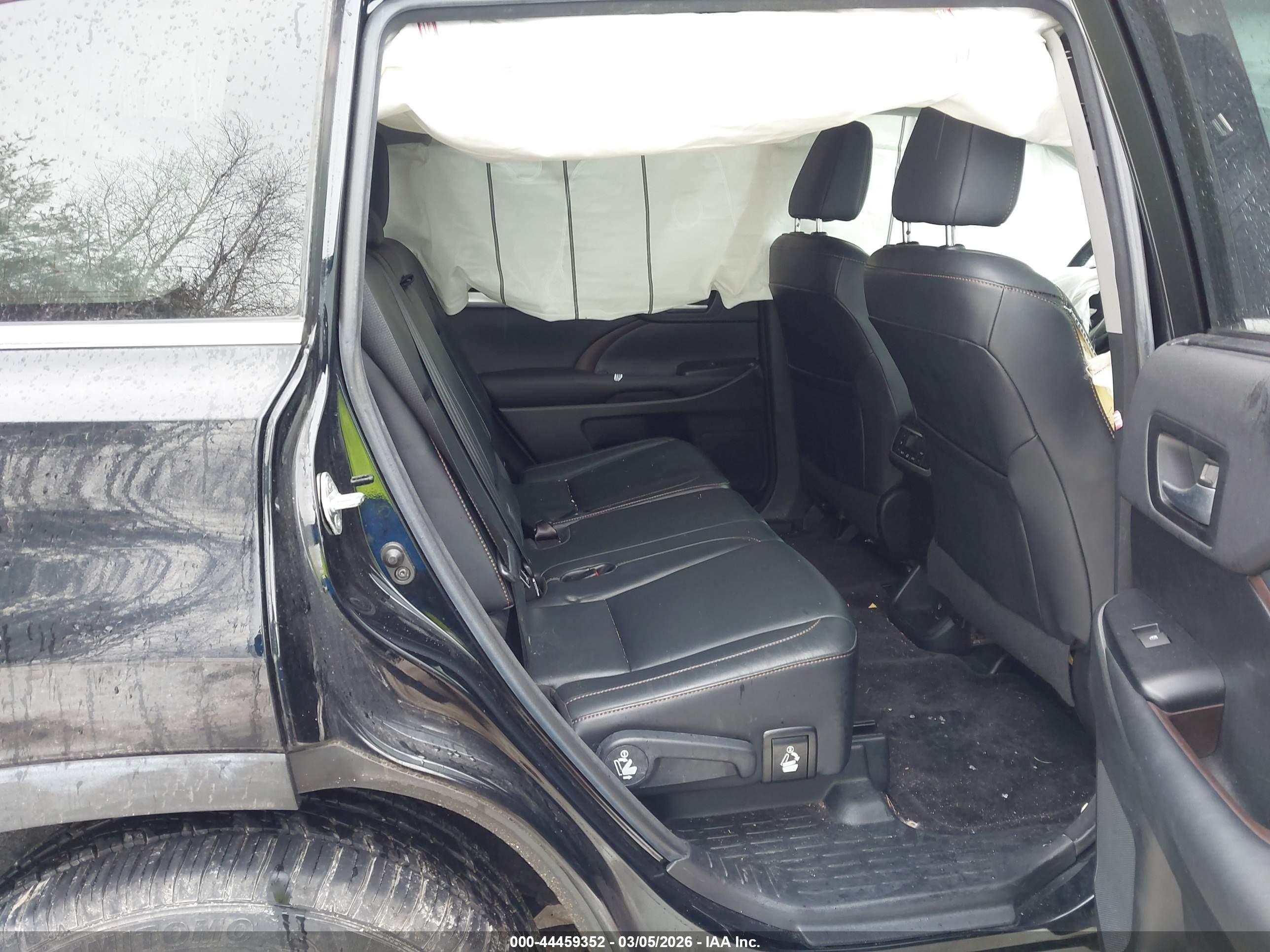 TOYOTA HIGHLANDER image 8