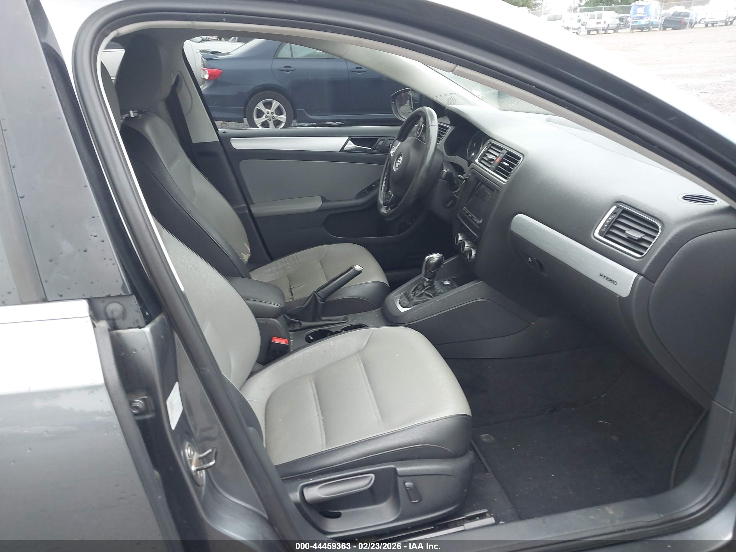 VOLKSWAGEN JETTA image 5