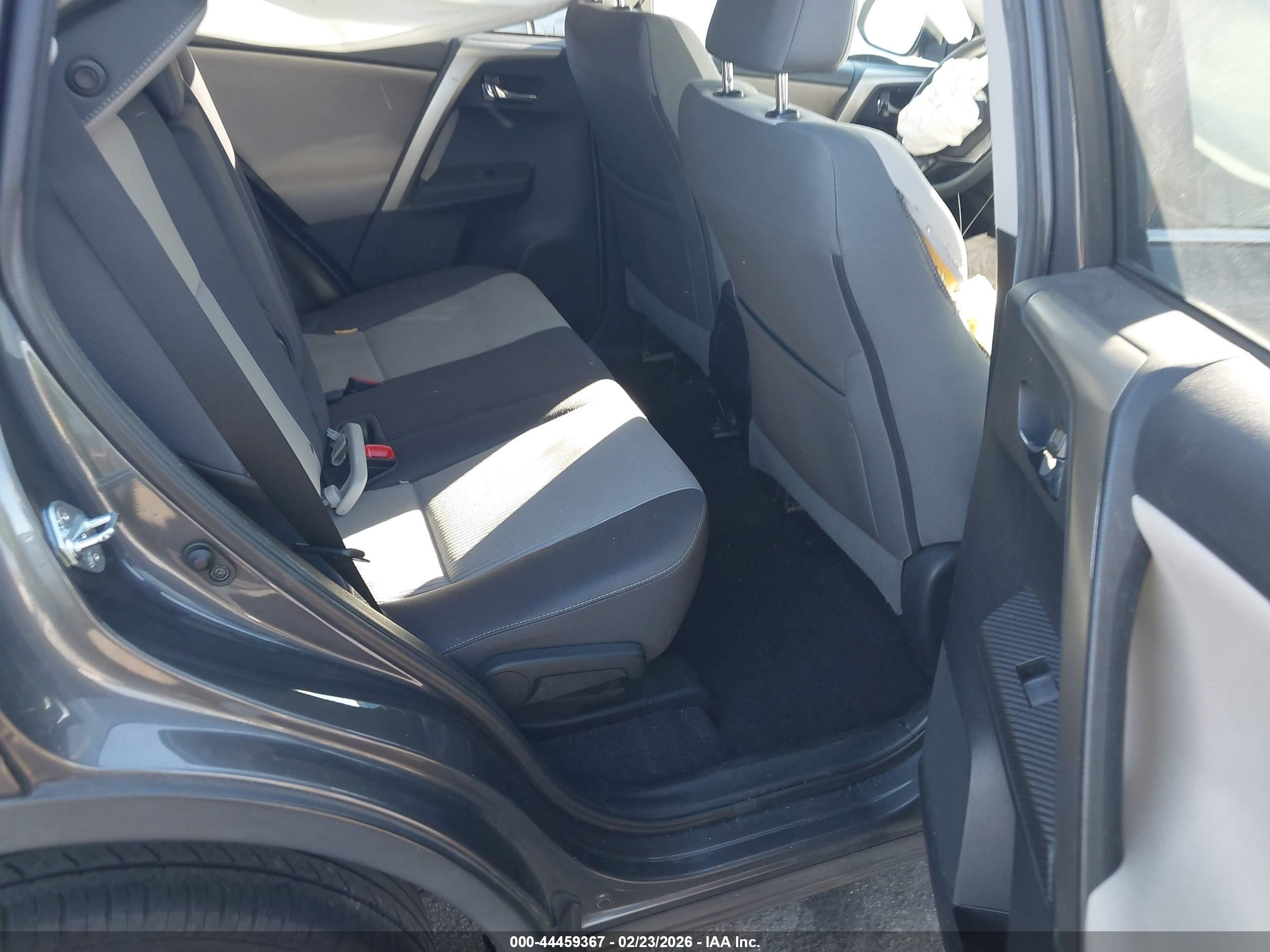 TOYOTA RAV4 image 8