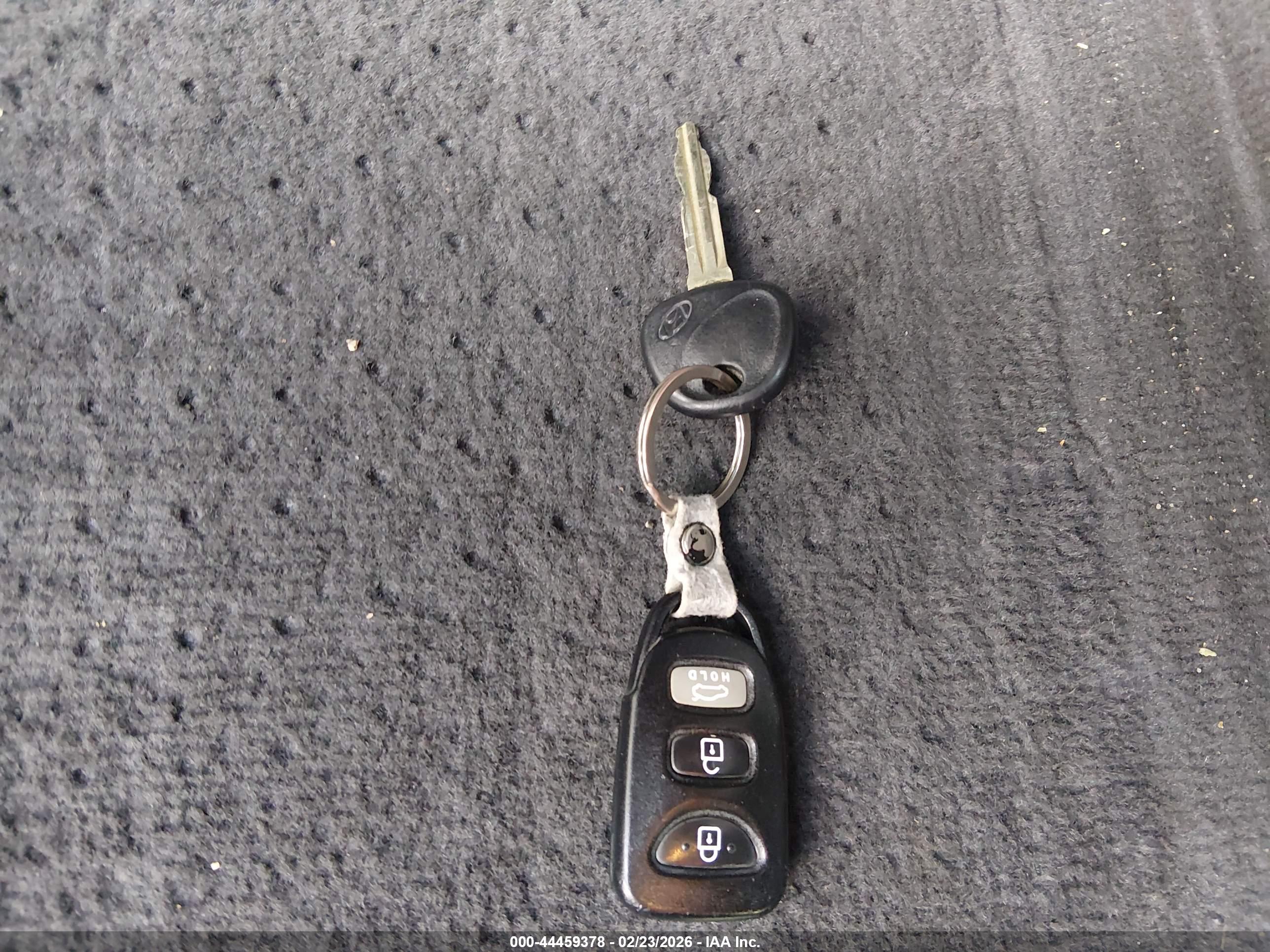 HYUNDAI ELANTRA image 11