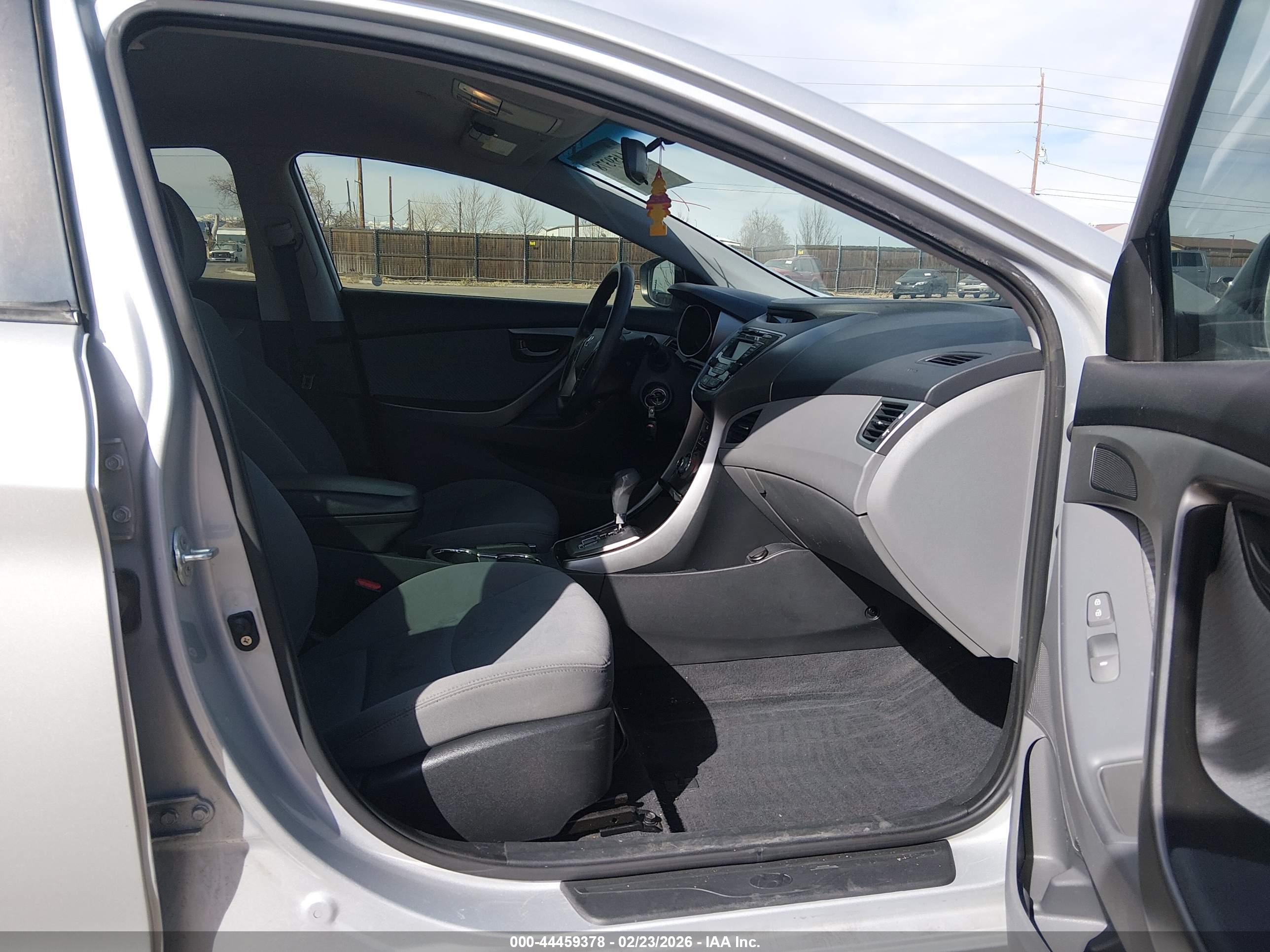 HYUNDAI ELANTRA image 5