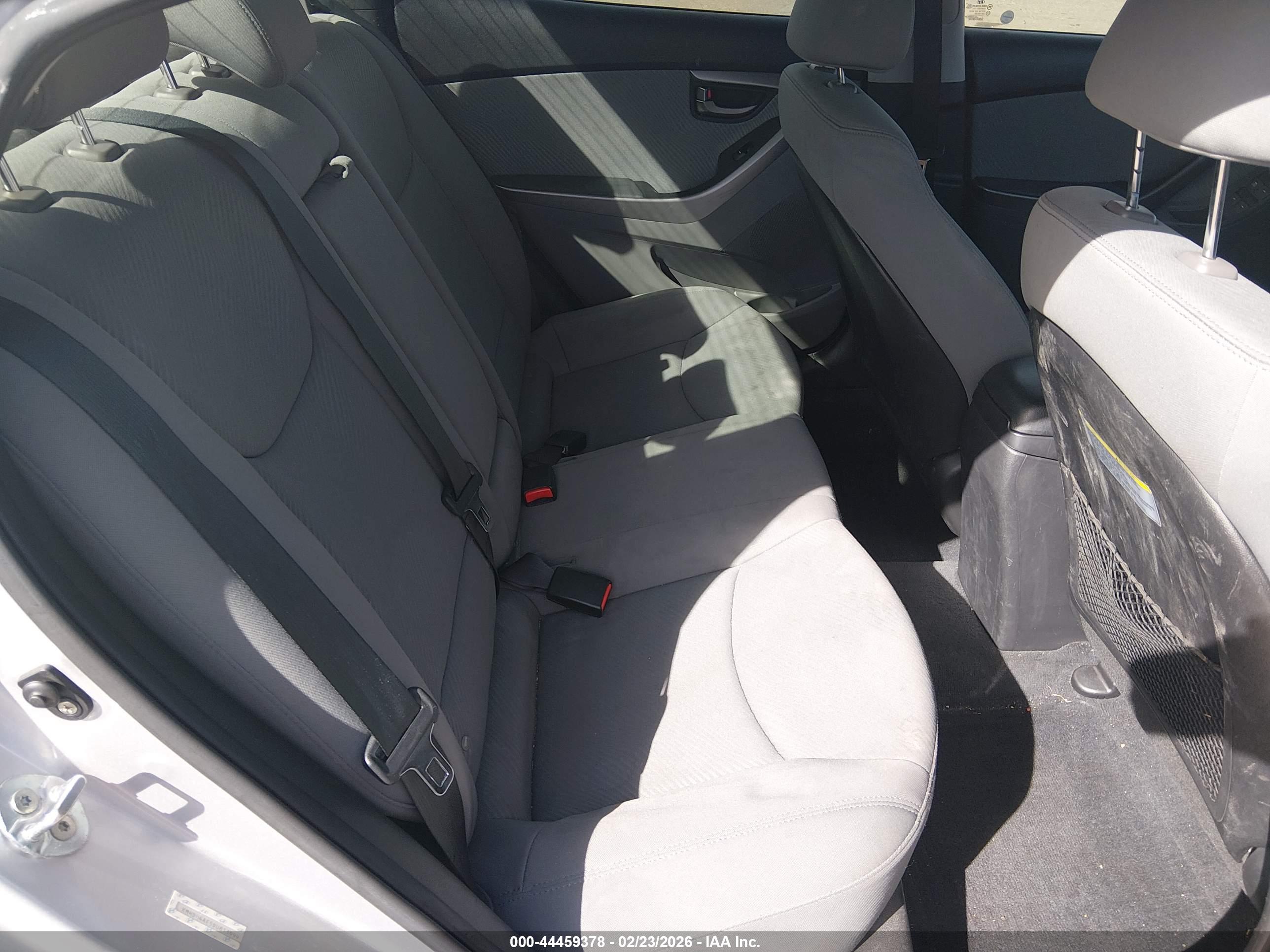 HYUNDAI ELANTRA image 8